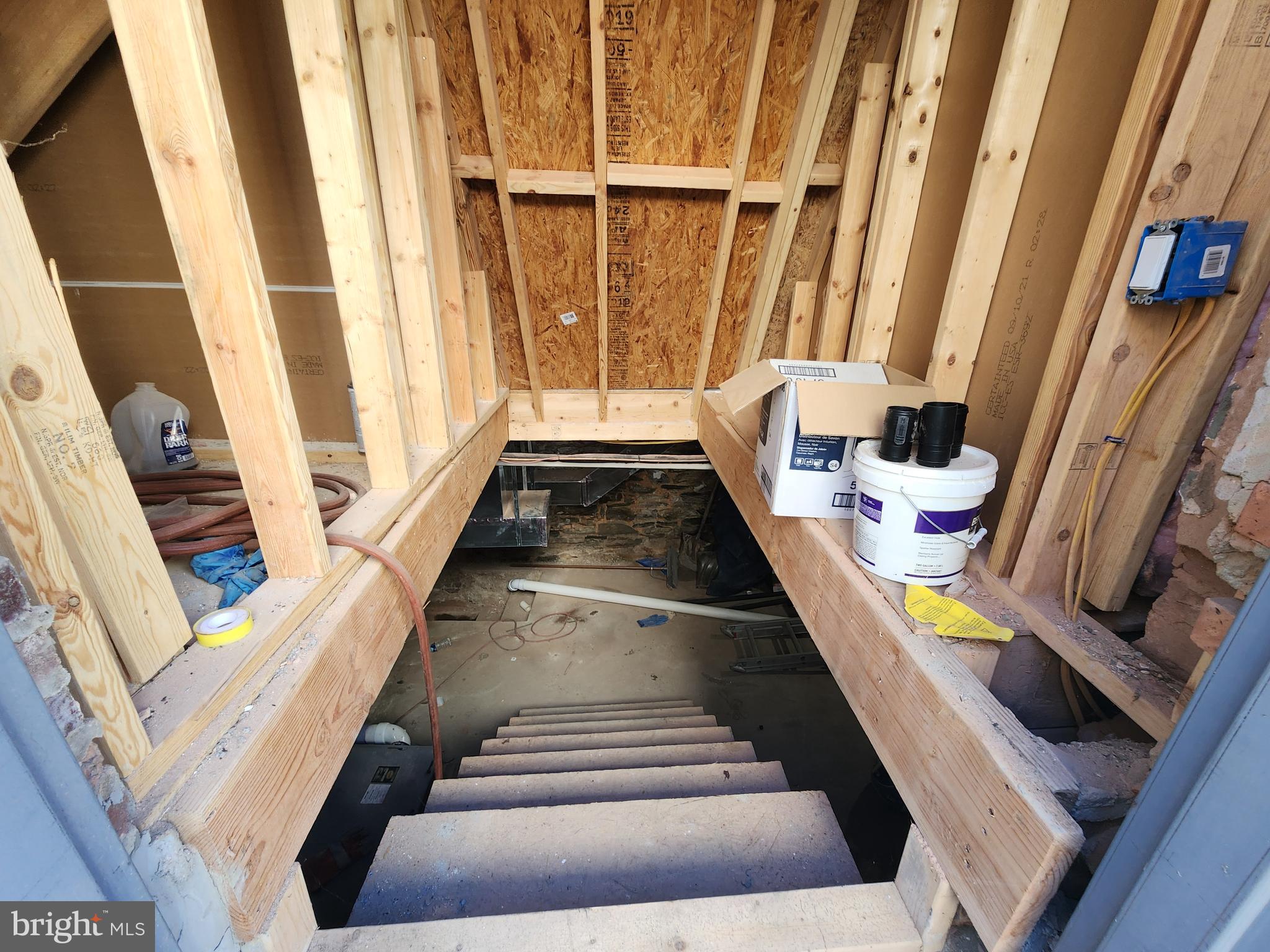 BARCLAY - Commercial Sale