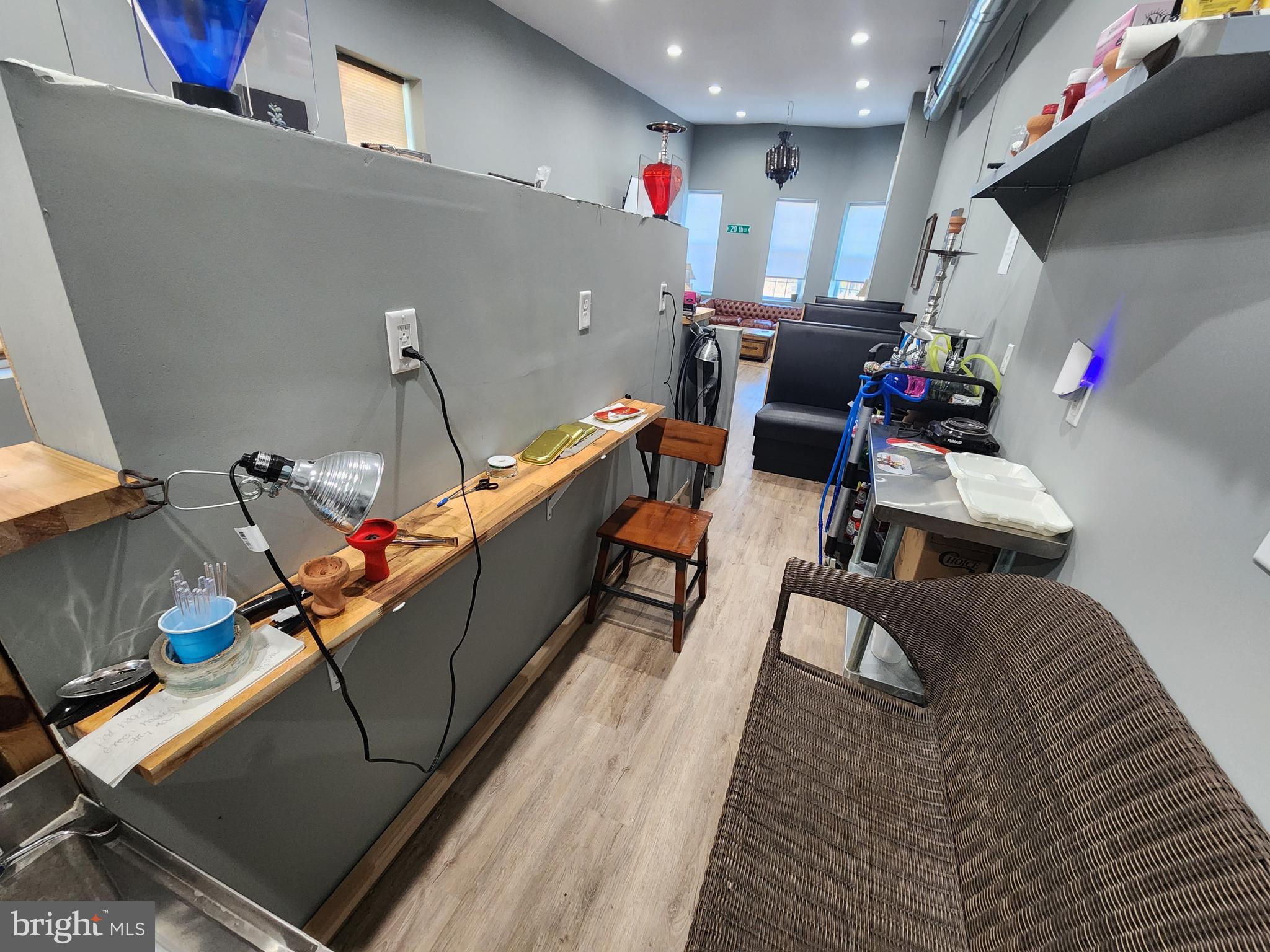 BARCLAY - Commercial Sale