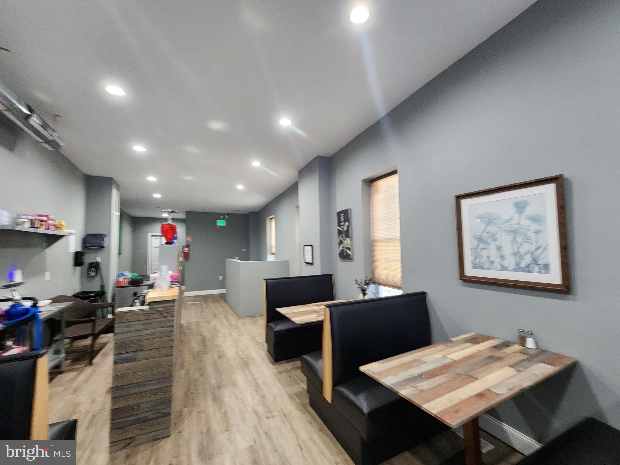 BARCLAY - Commercial Sale