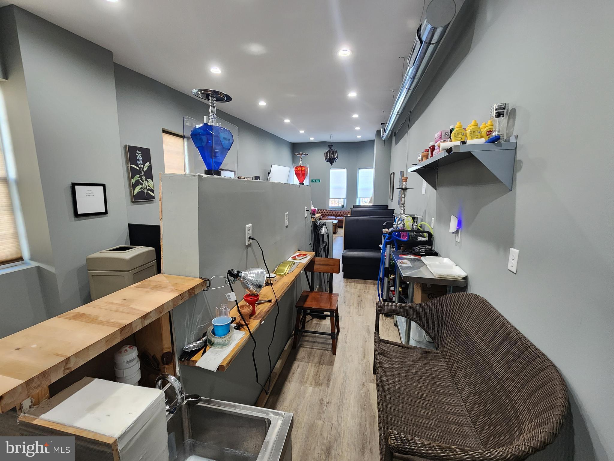 BARCLAY - Commercial Sale