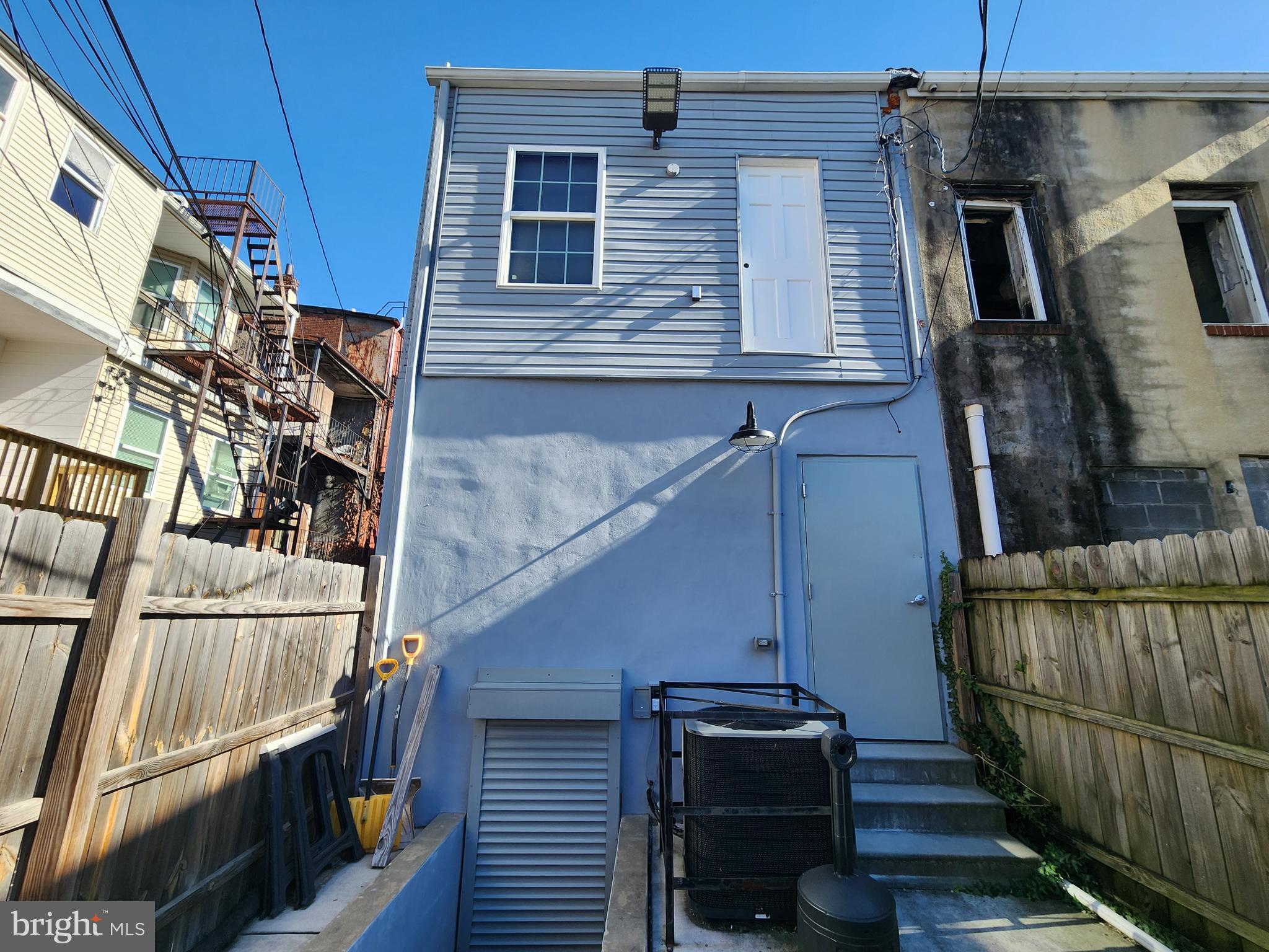 BARCLAY - Commercial Sale