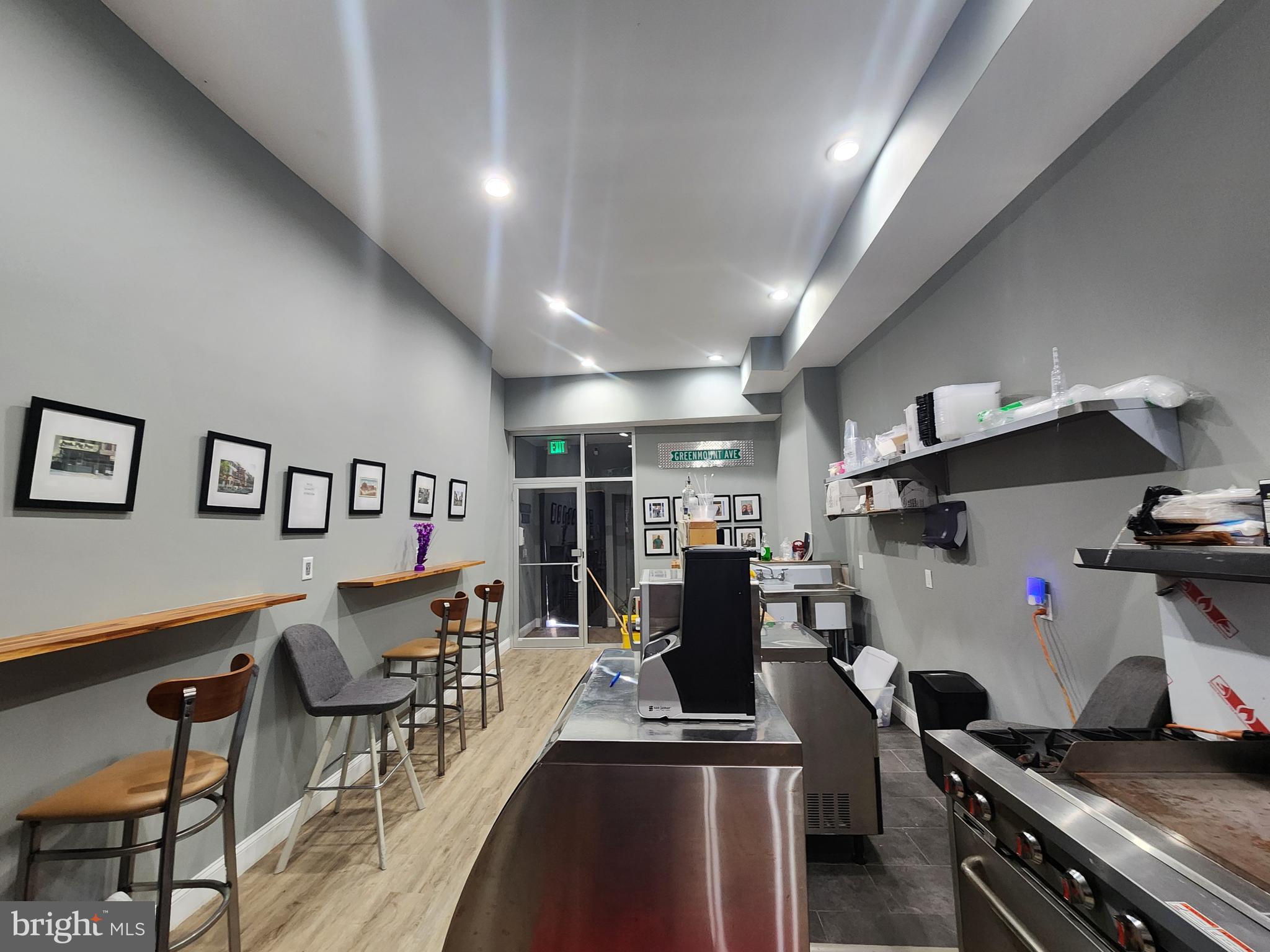 BARCLAY - Commercial Sale