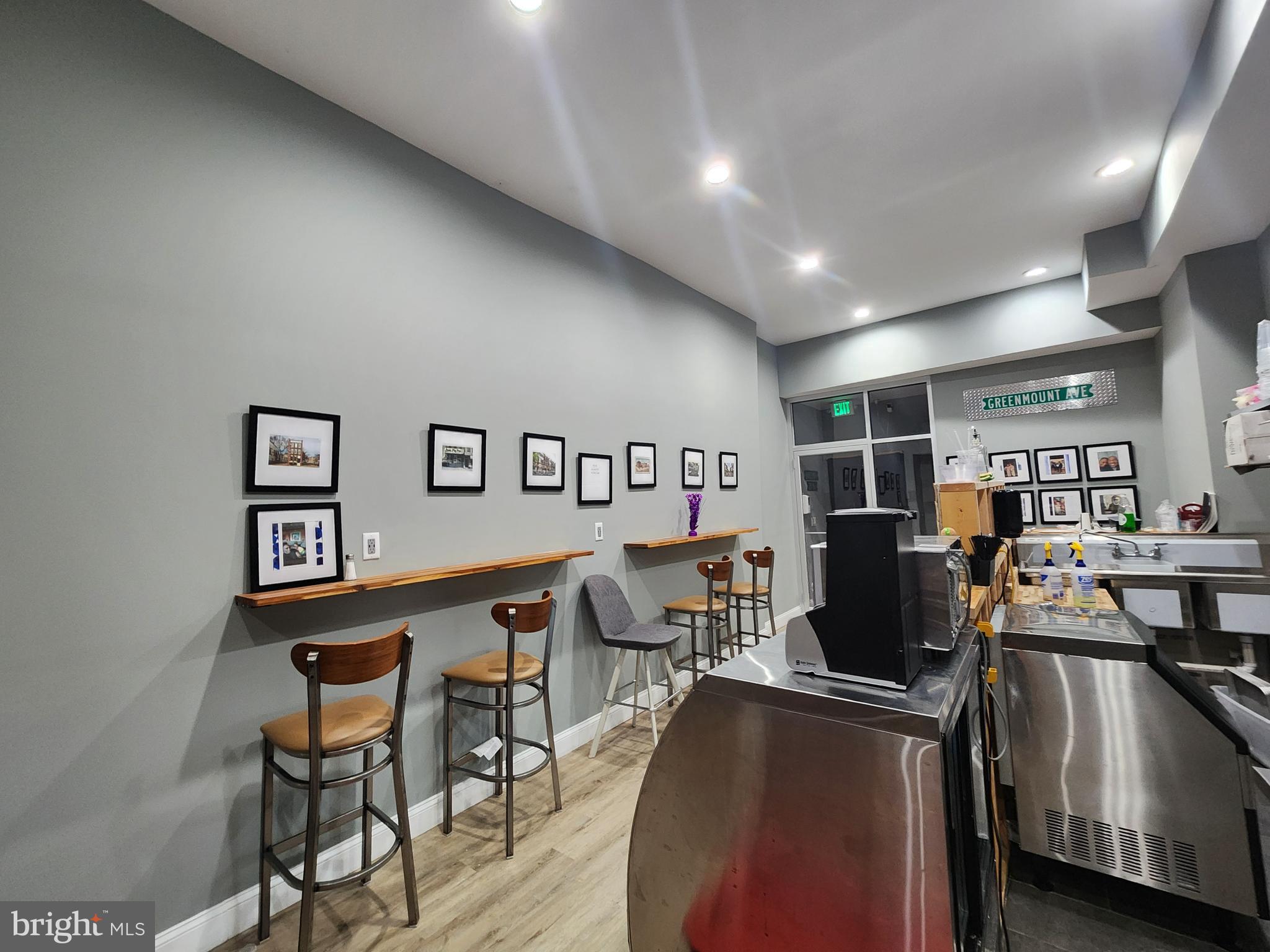 BARCLAY - Commercial Sale