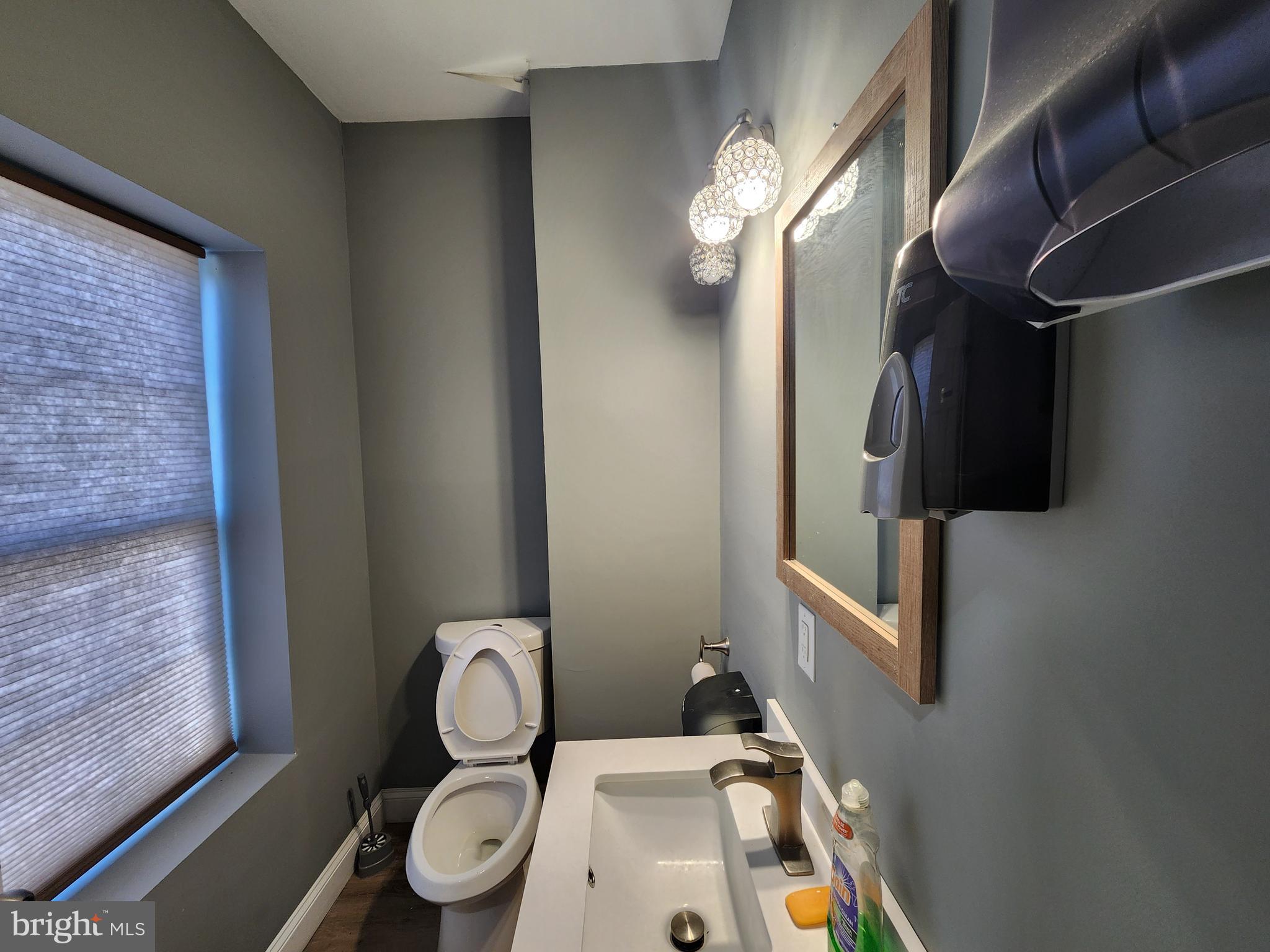 BARCLAY - Commercial Sale