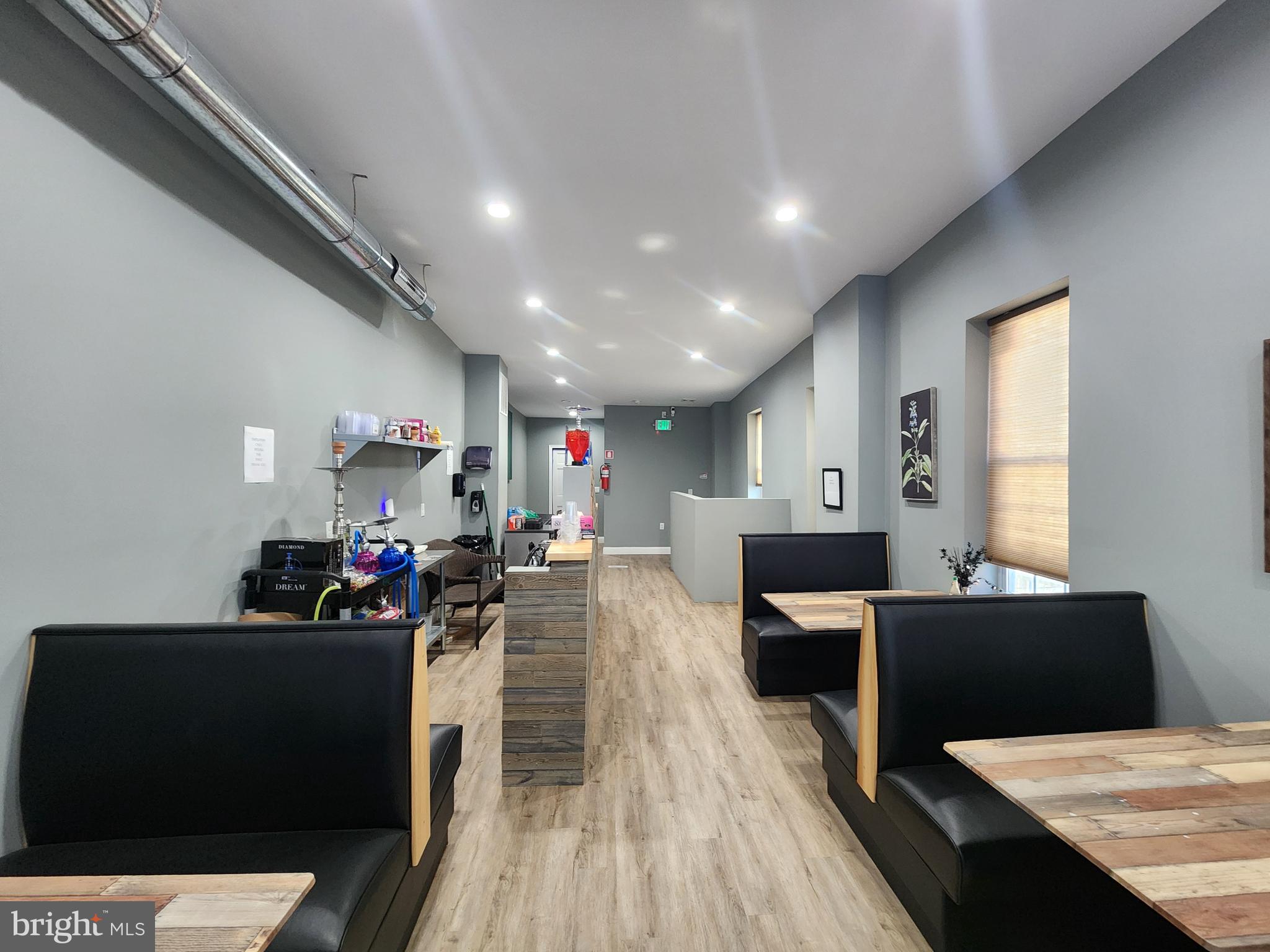 BARCLAY - Commercial Sale