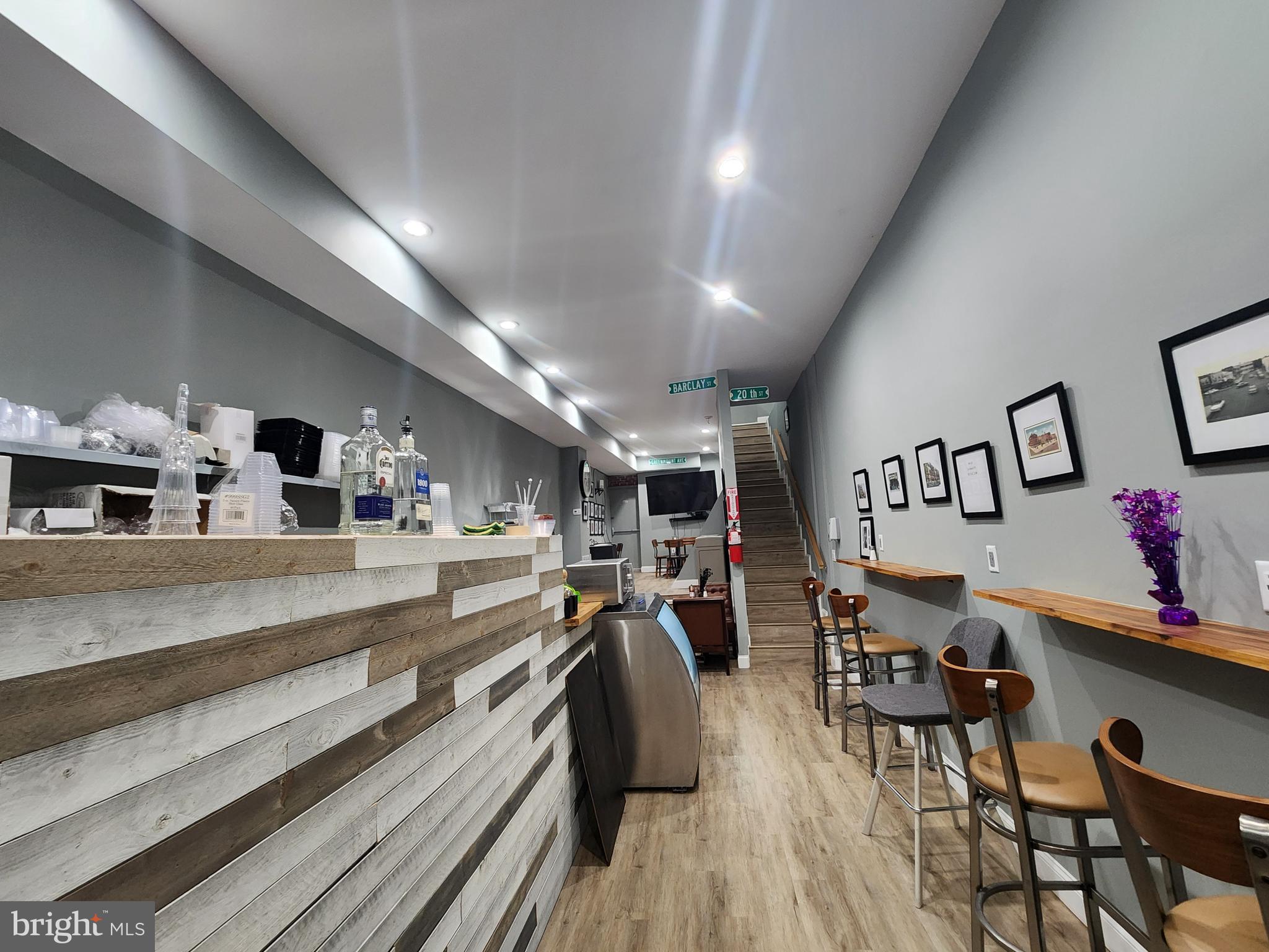 BARCLAY - Commercial Sale