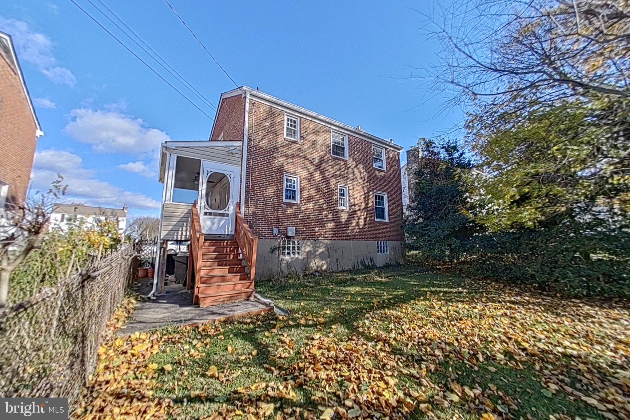 COLONIAL VILLAGE - Residential