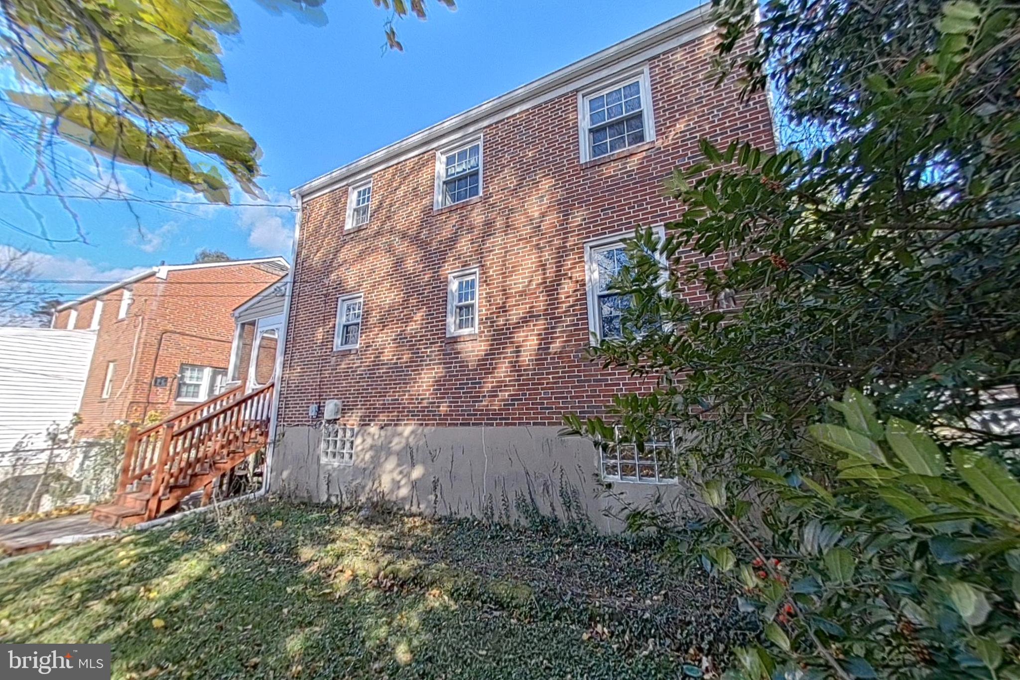 COLONIAL VILLAGE - Residential