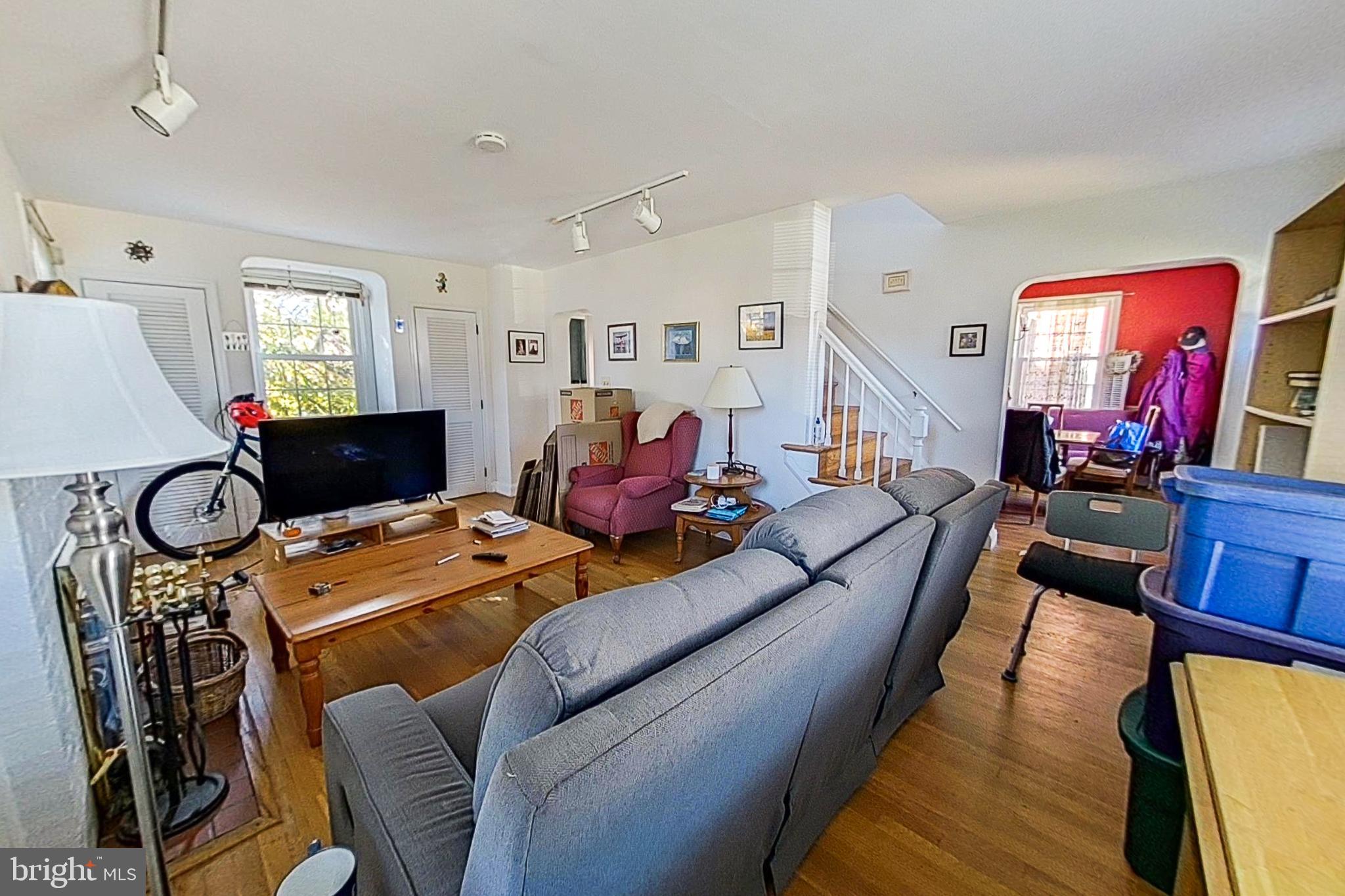 COLONIAL VILLAGE - Residential