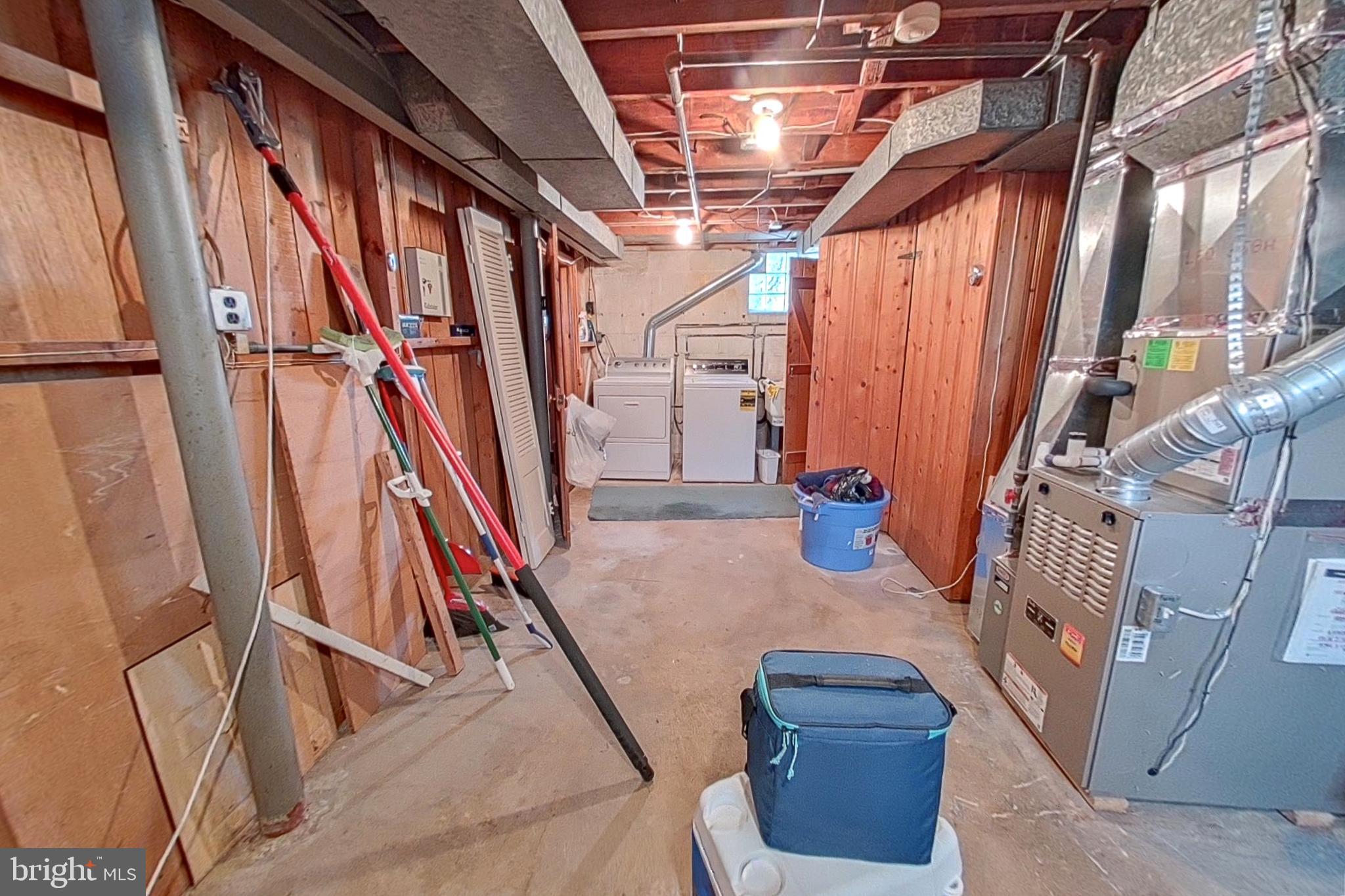 COLONIAL VILLAGE - Residential