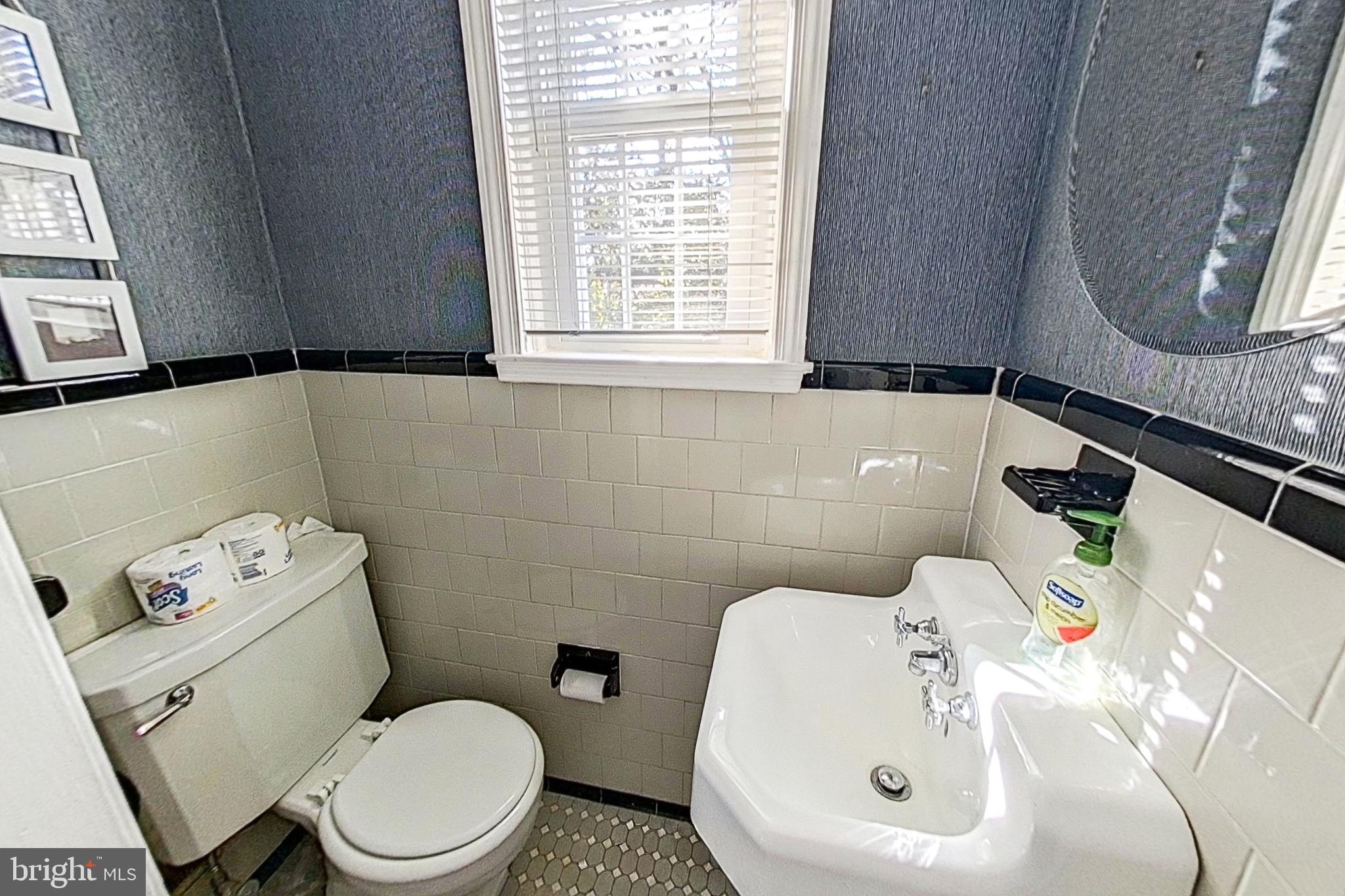 COLONIAL VILLAGE - Residential