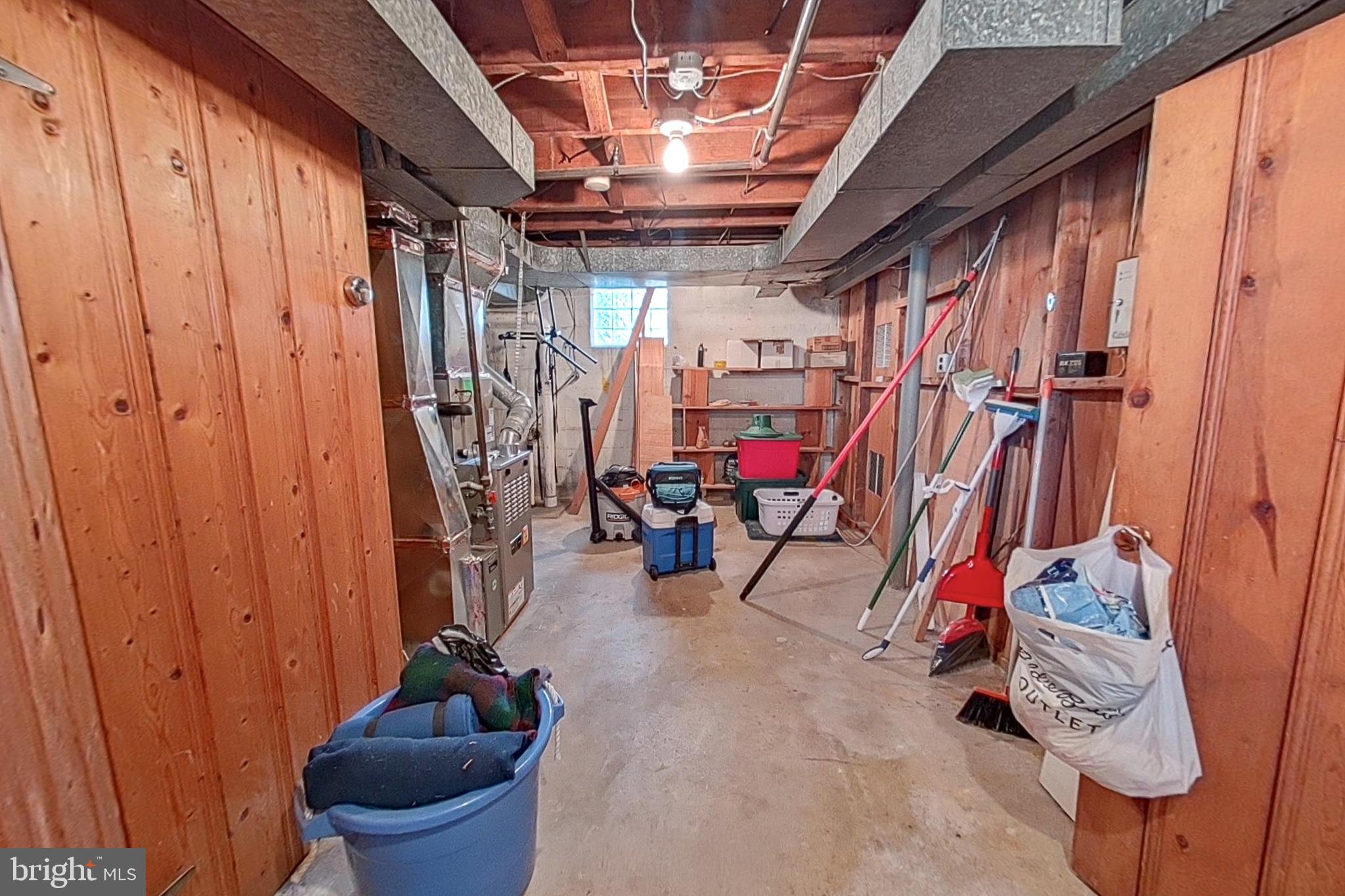 COLONIAL VILLAGE - Residential