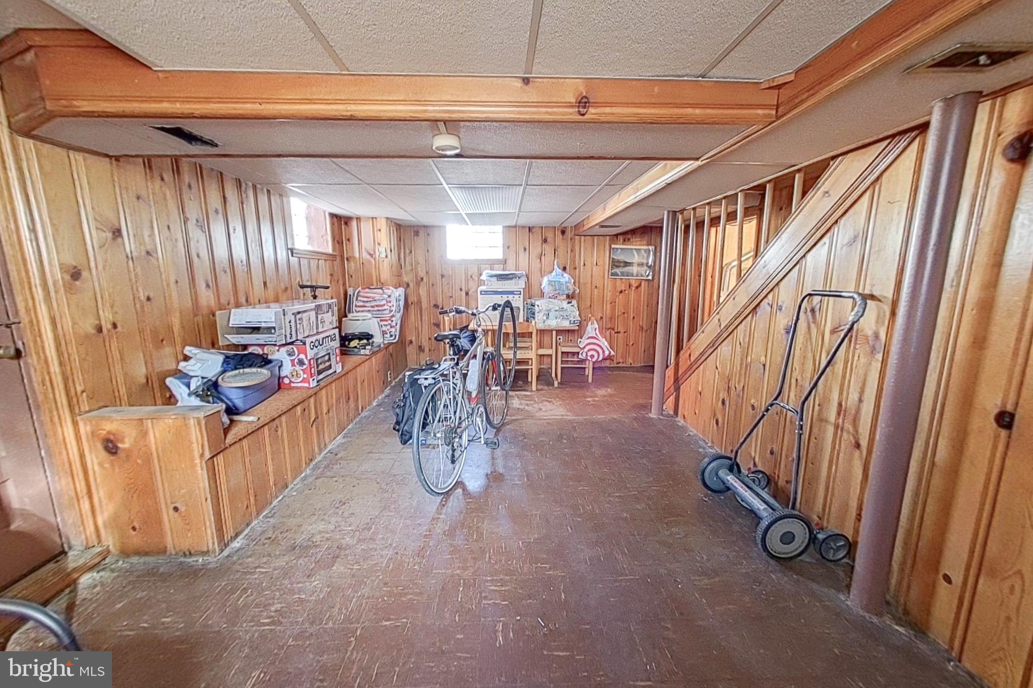 COLONIAL VILLAGE - Residential