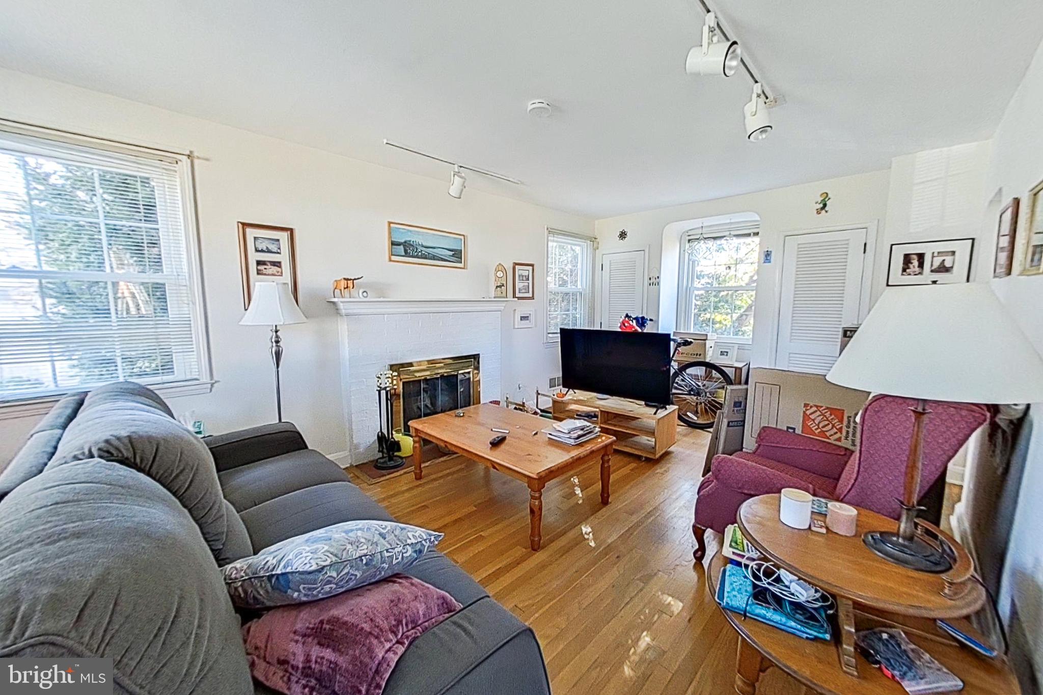 COLONIAL VILLAGE - Residential