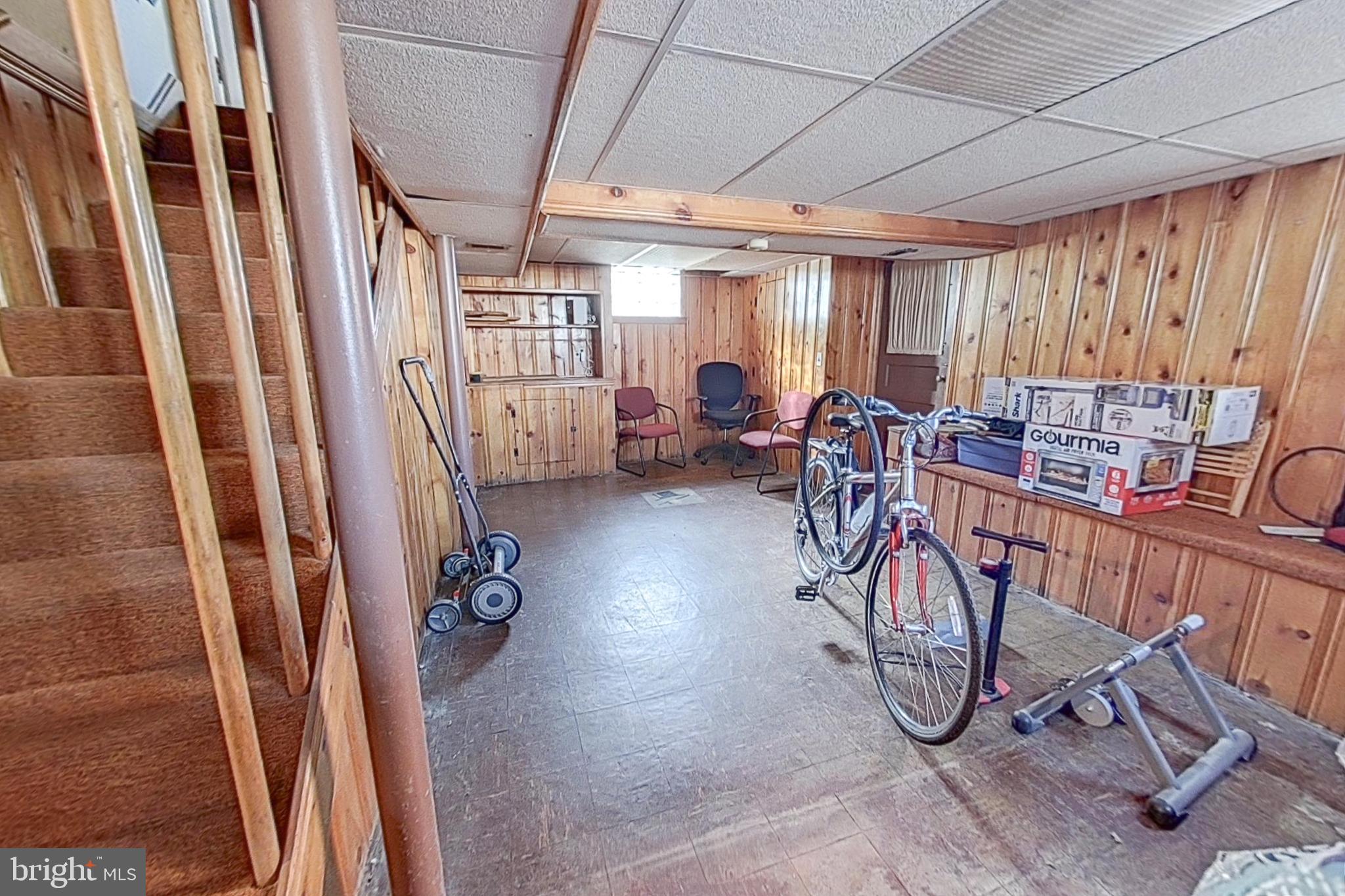 COLONIAL VILLAGE - Residential