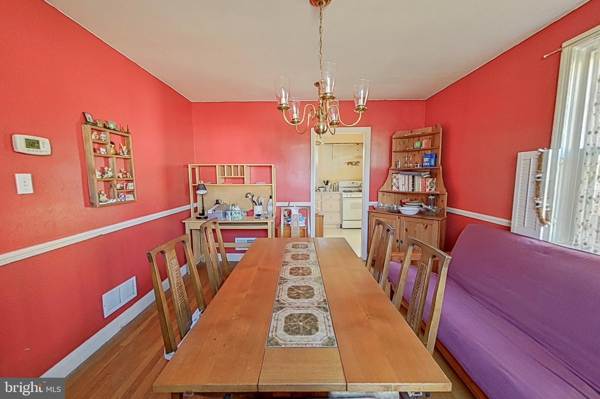 COLONIAL VILLAGE - Residential