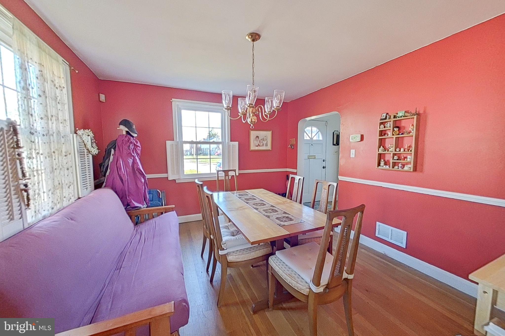 COLONIAL VILLAGE - Residential