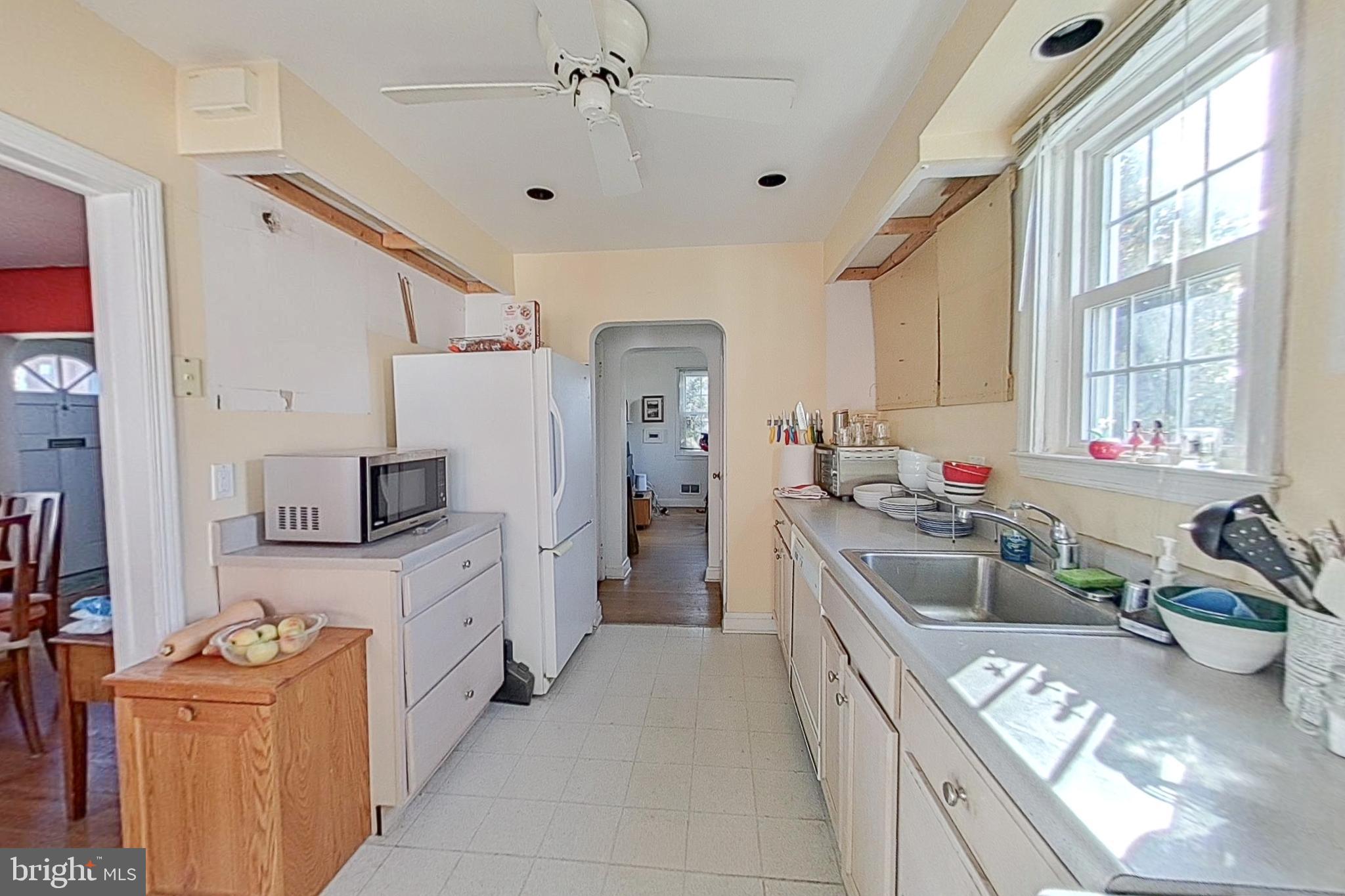 COLONIAL VILLAGE - Residential