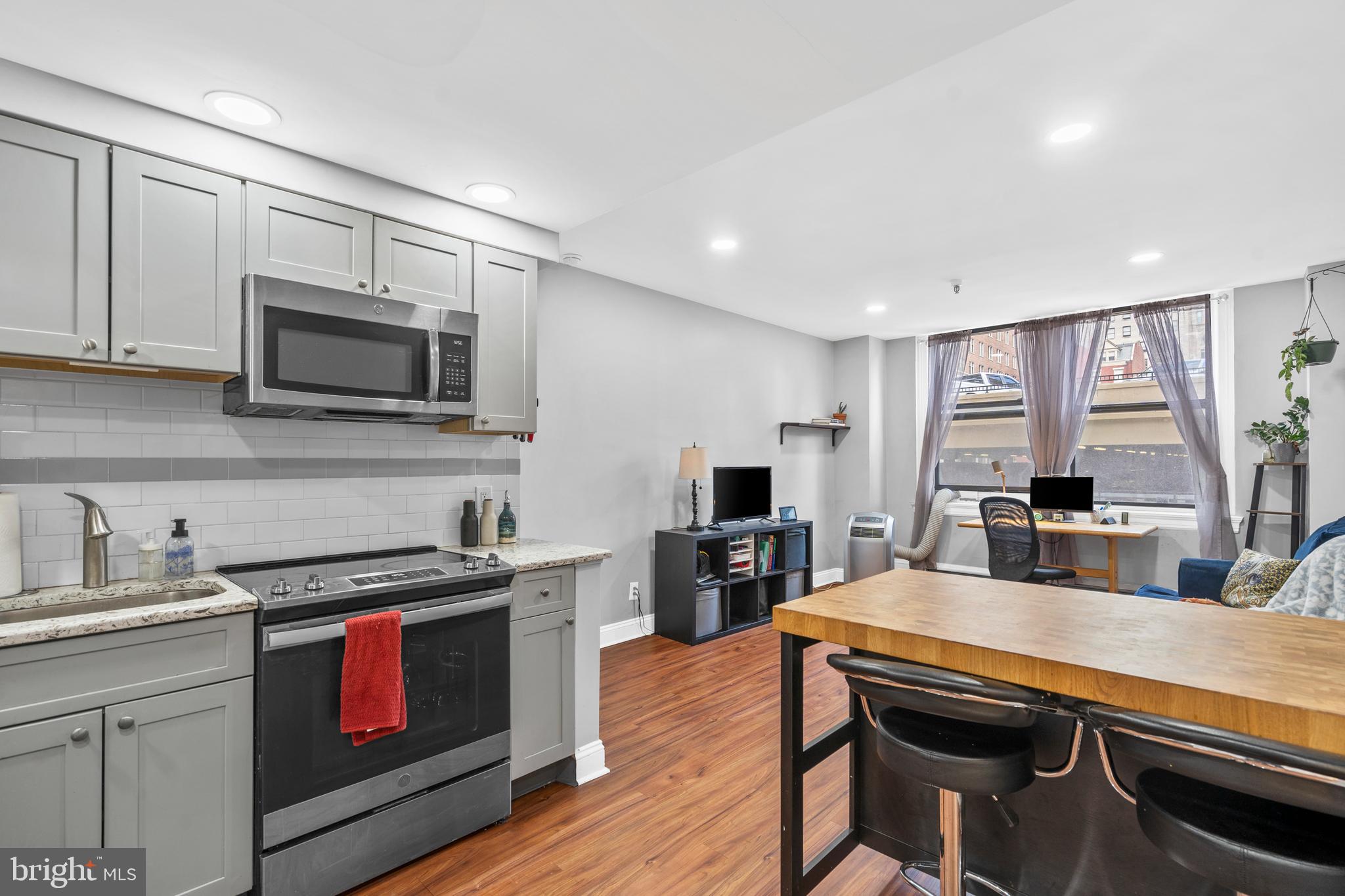 1324 LOCUST STREET 203