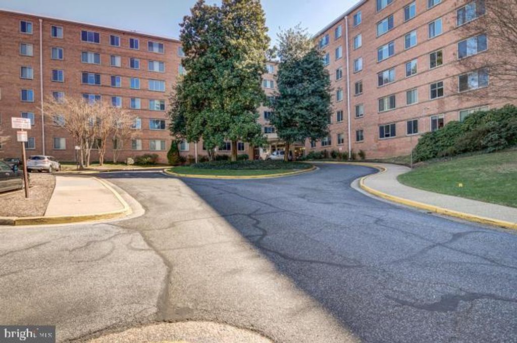 Photo of 3000 Spout Run Parkway #A507, ARLINGTON, VA 22201 (MLS # VAAR2072784)