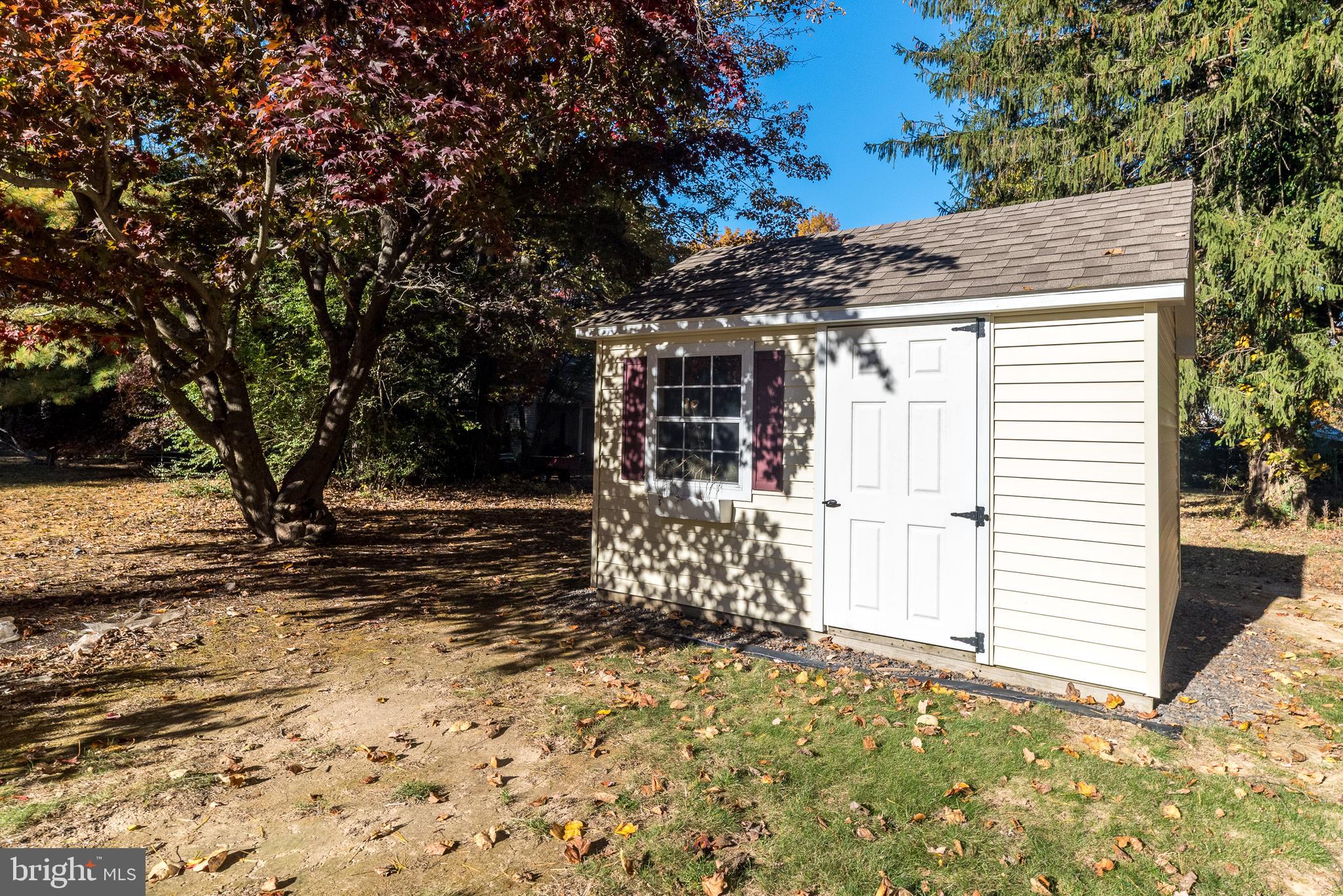 PEBBLE HILL - Residential