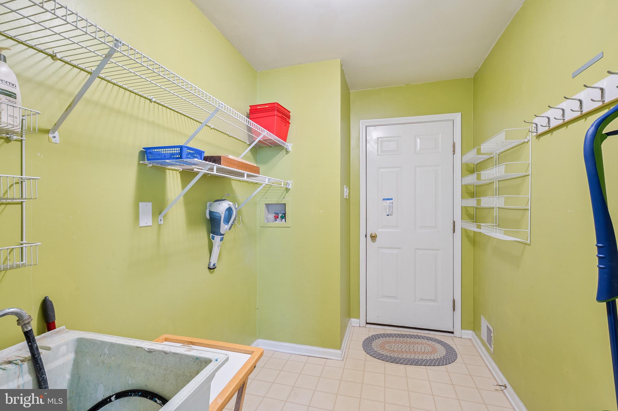 LONGSHORE ESTS - Residential