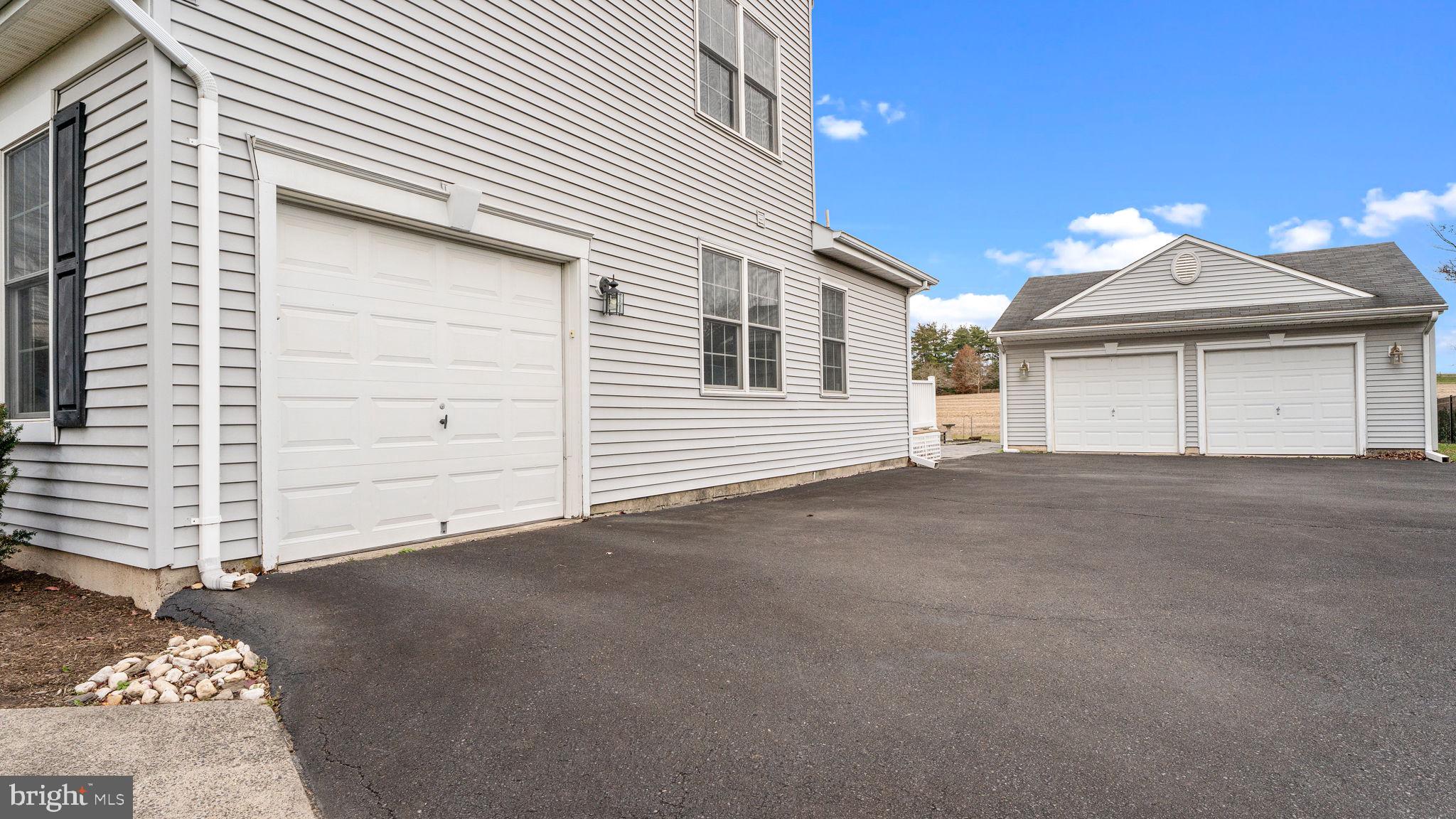 LONGSHORE ESTS - Residential