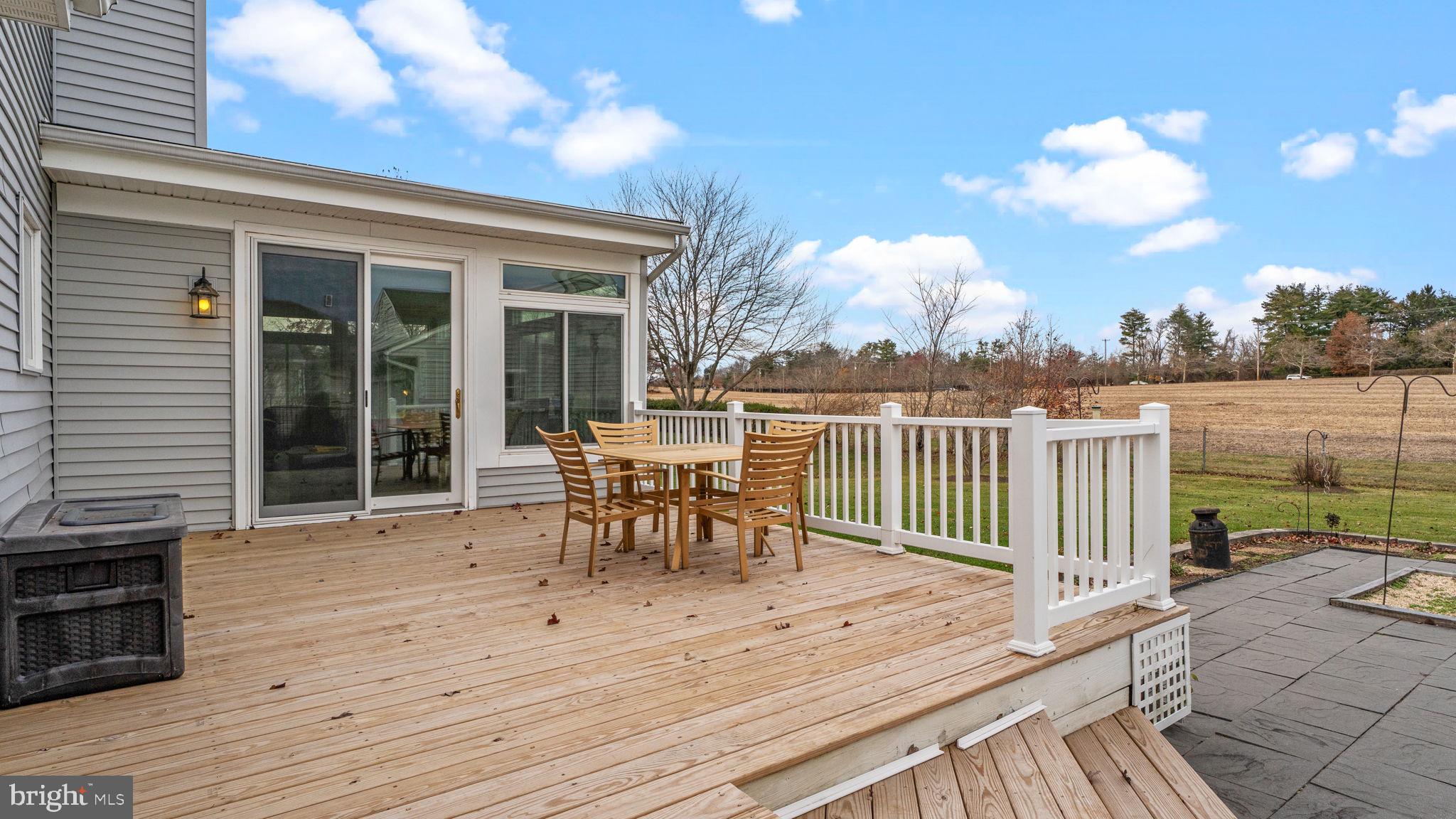 LONGSHORE ESTS - Residential