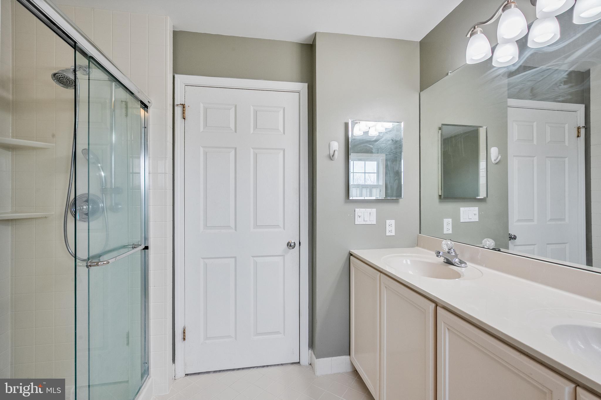 LONGSHORE ESTS - Residential