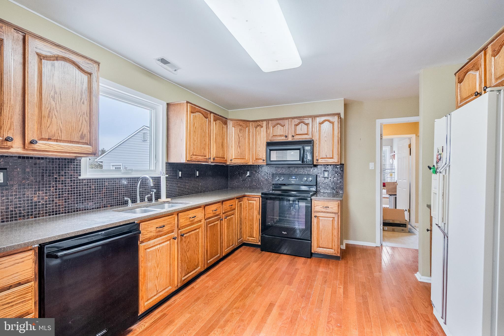 LONGSHORE ESTS - Residential