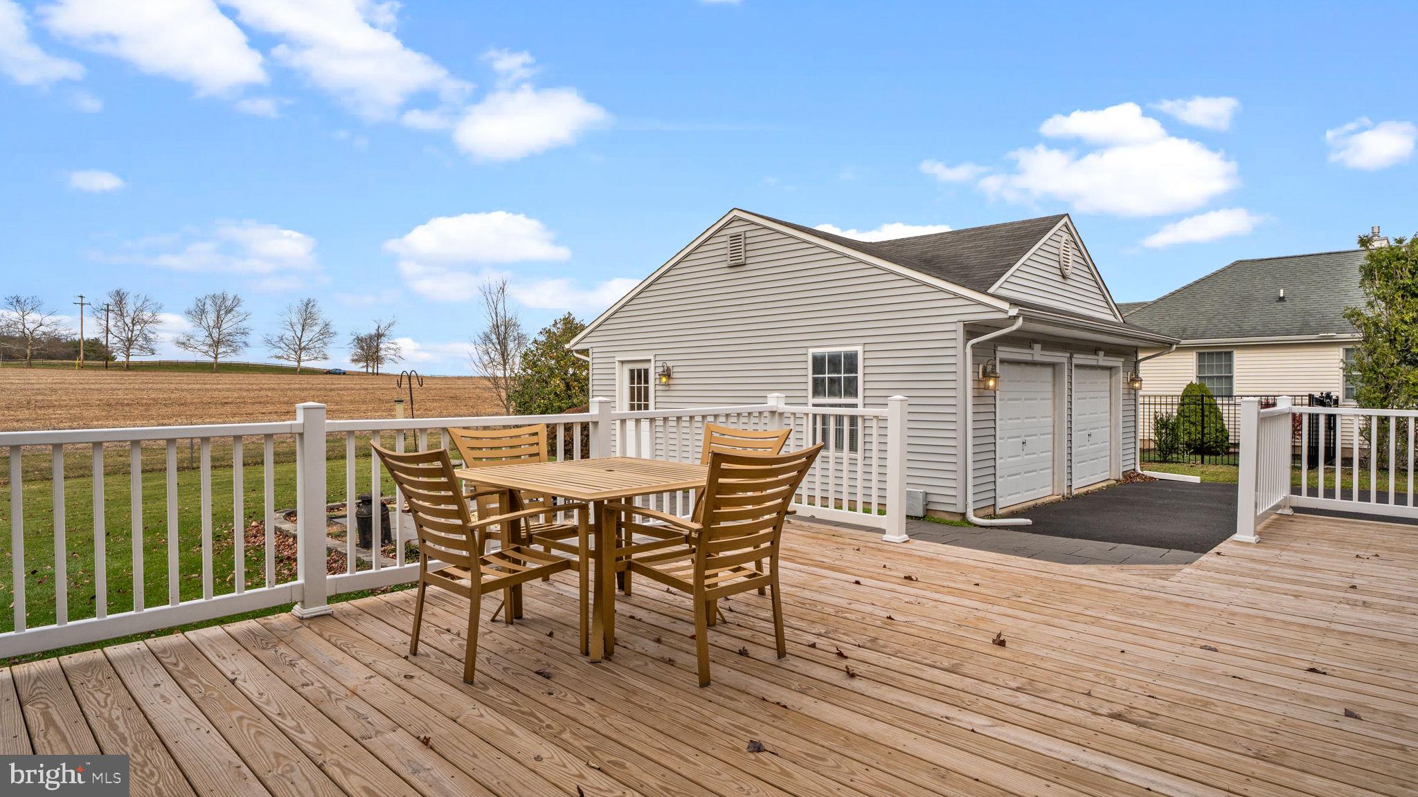 LONGSHORE ESTS - Residential