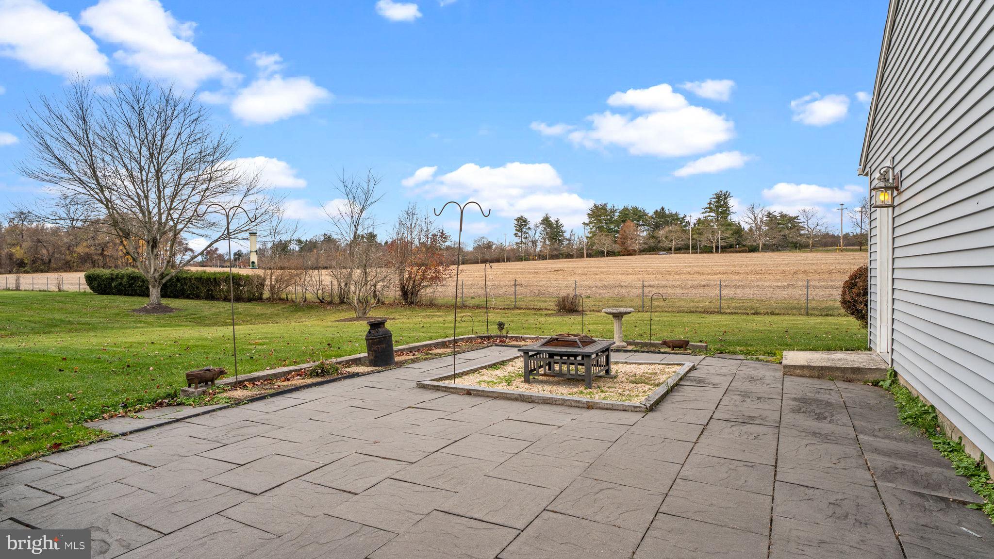 LONGSHORE ESTS - Residential