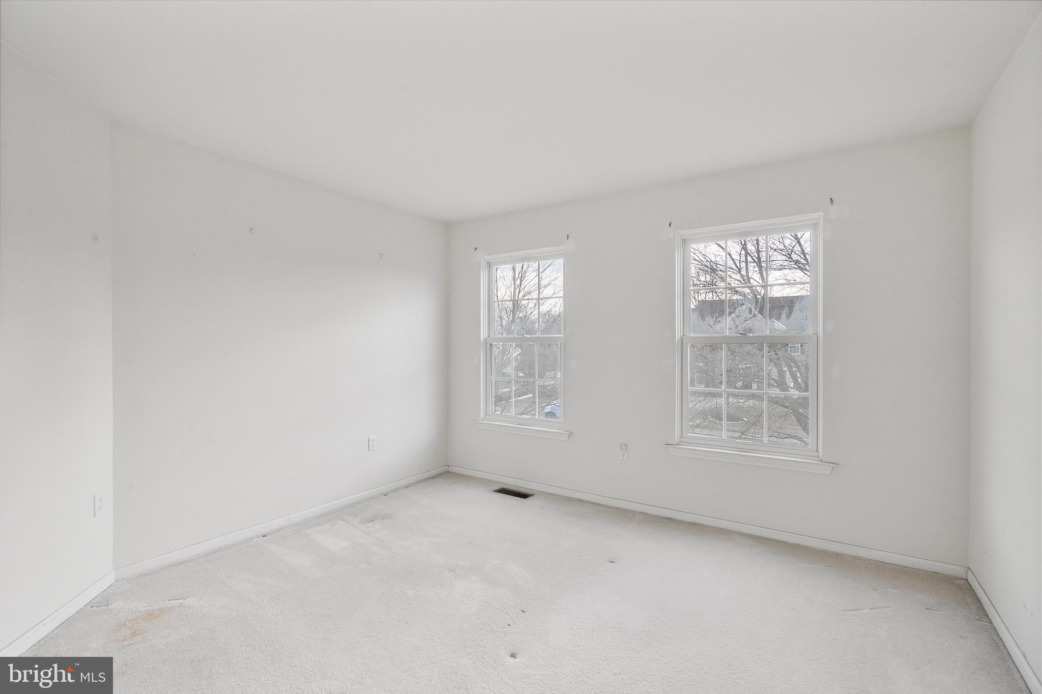 LONGSHORE ESTS - Residential