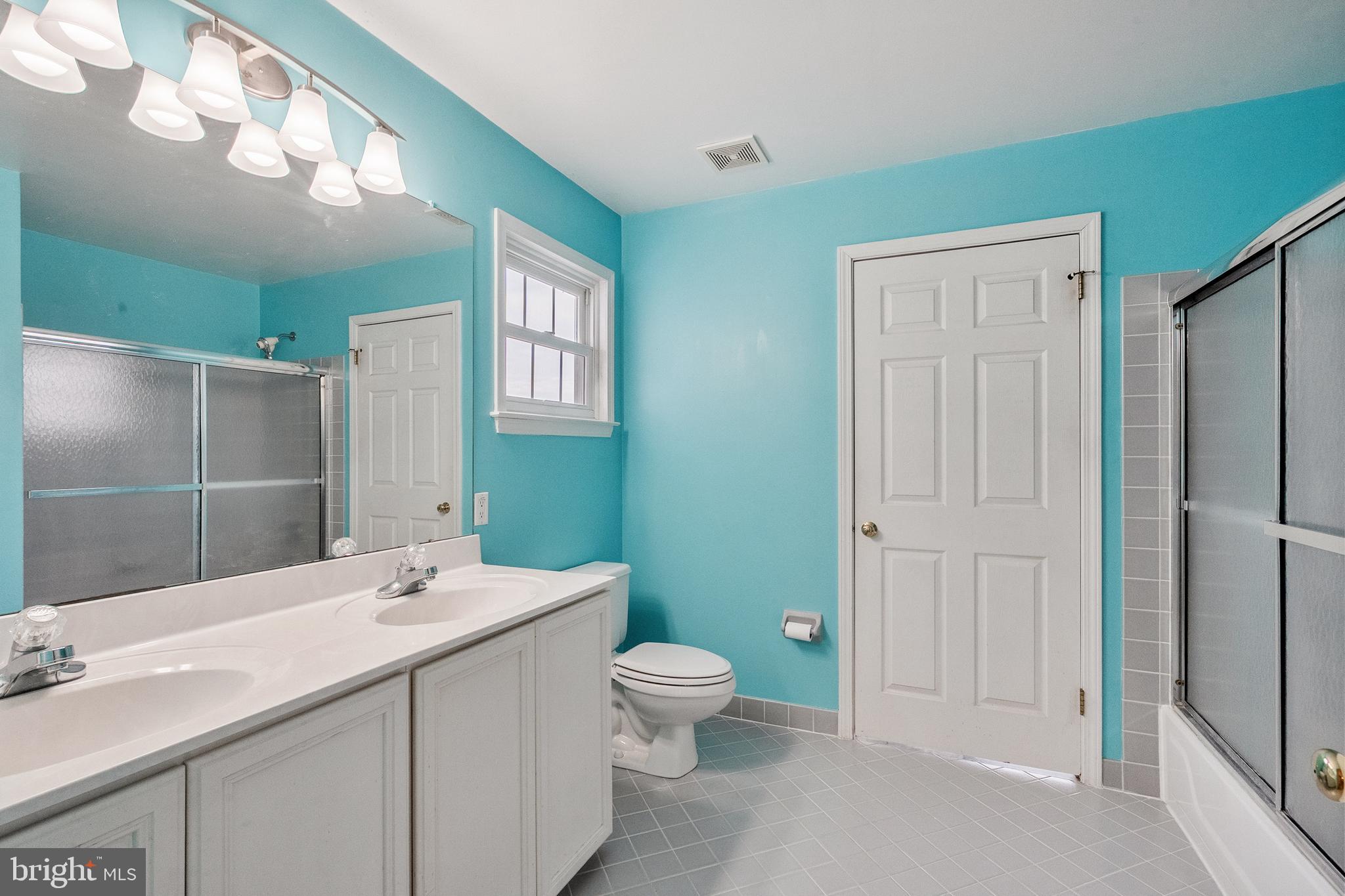 LONGSHORE ESTS - Residential