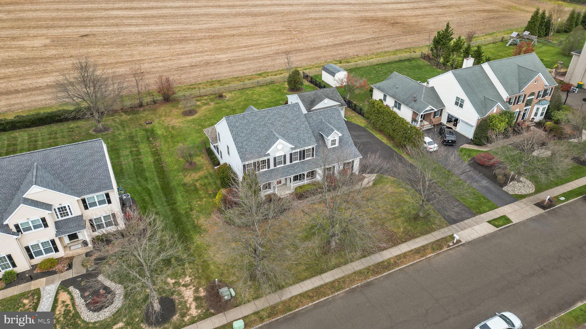 LONGSHORE ESTS - Residential