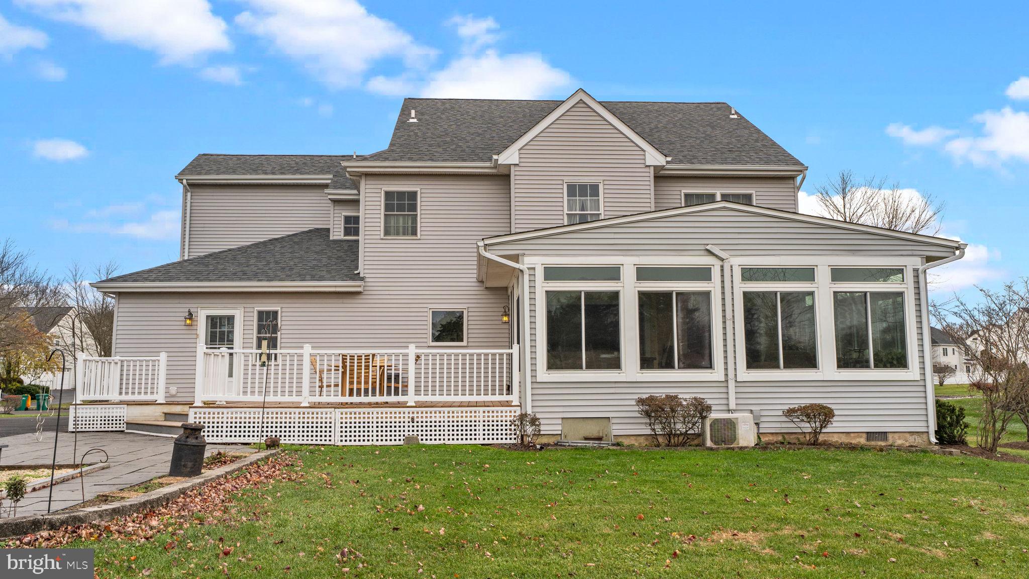 LONGSHORE ESTS - Residential