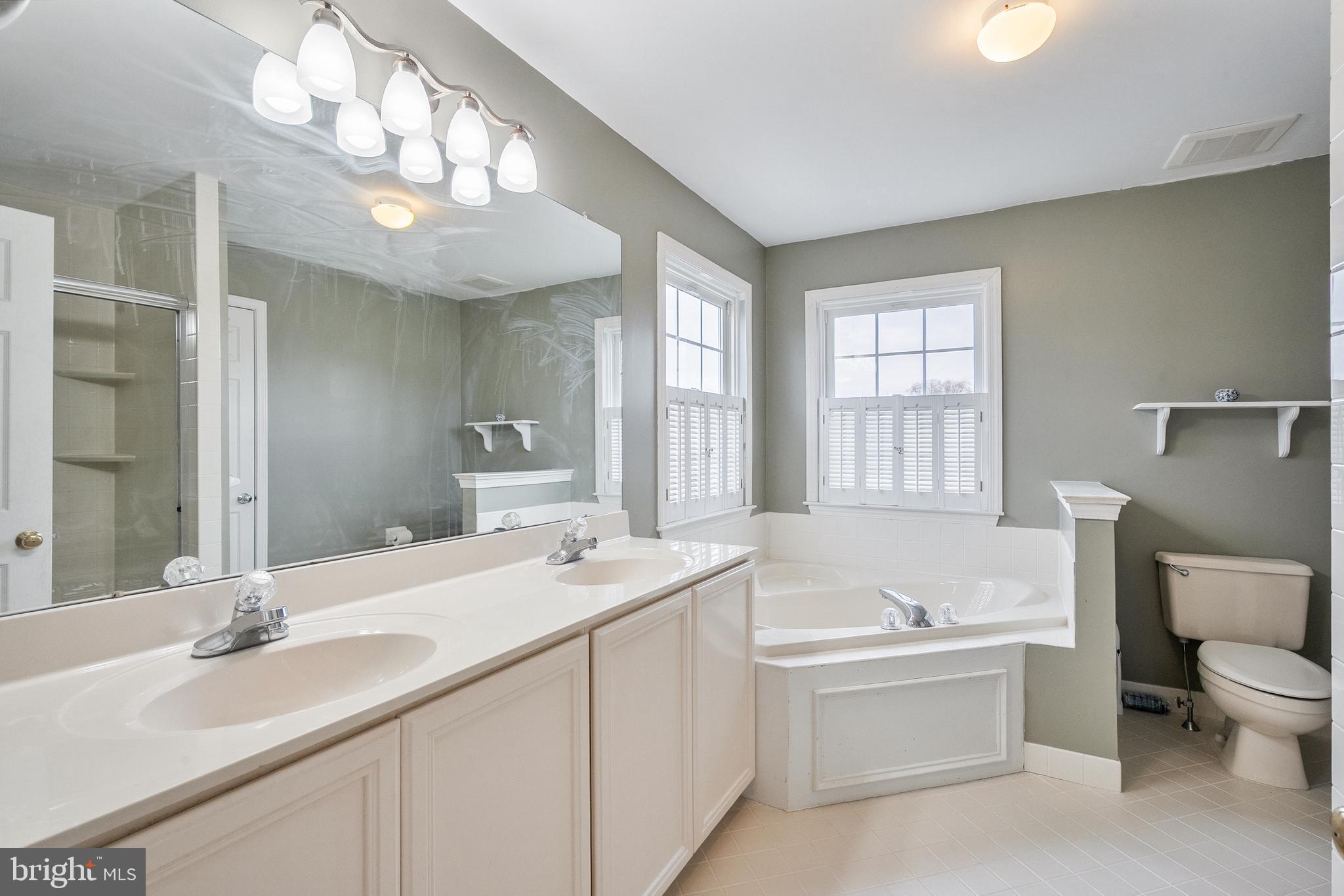 LONGSHORE ESTS - Residential