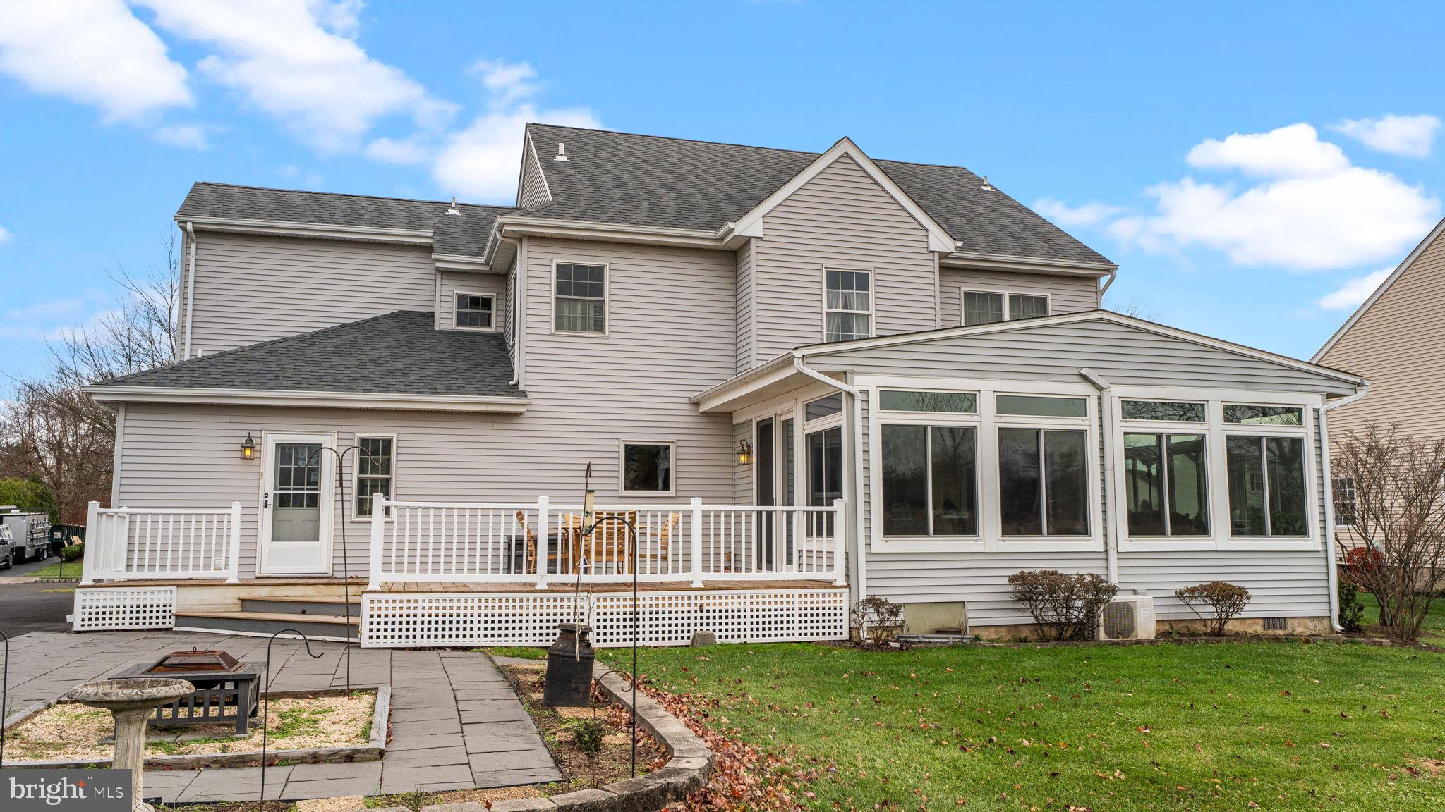 LONGSHORE ESTS - Residential