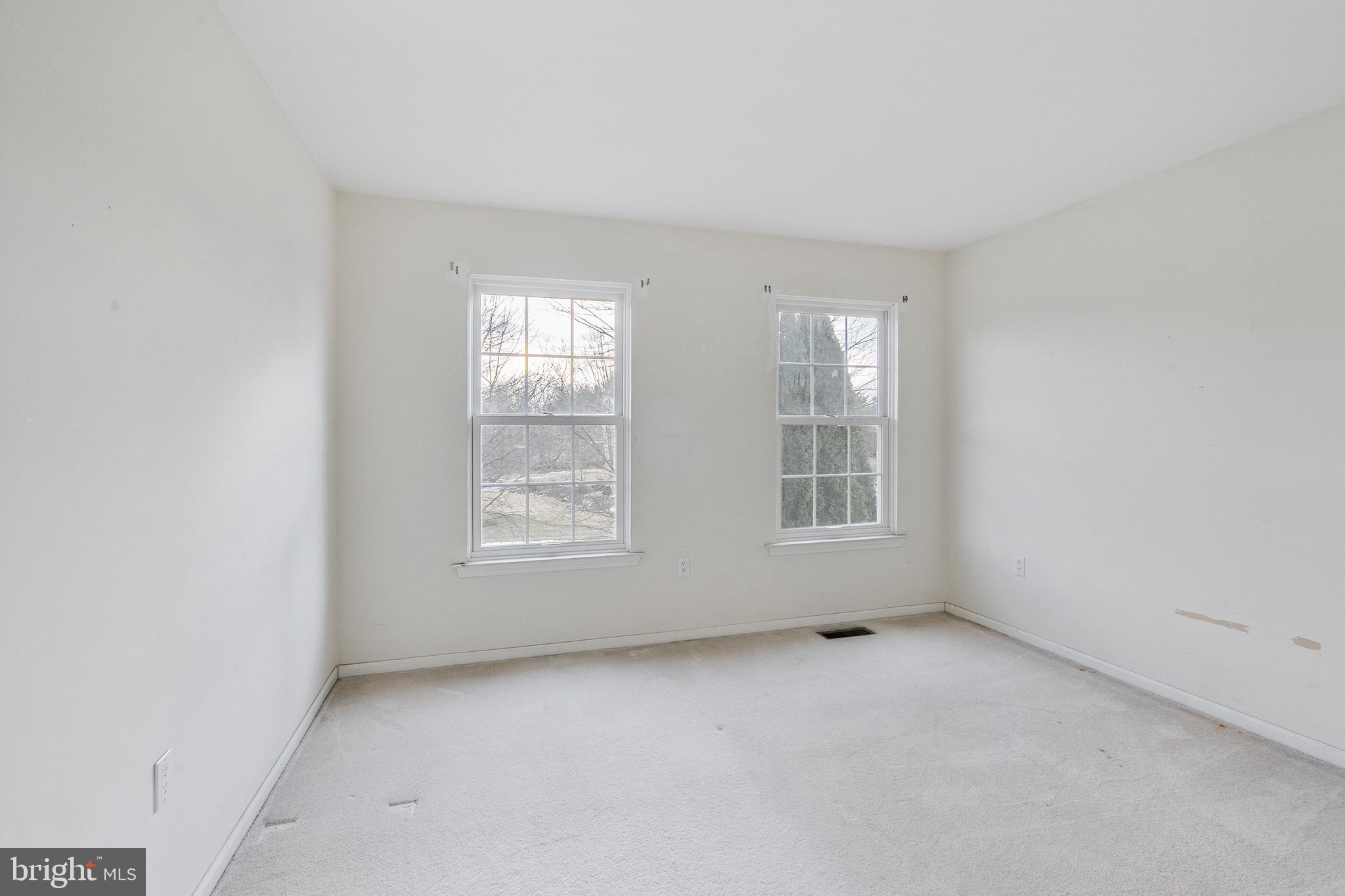 LONGSHORE ESTS - Residential