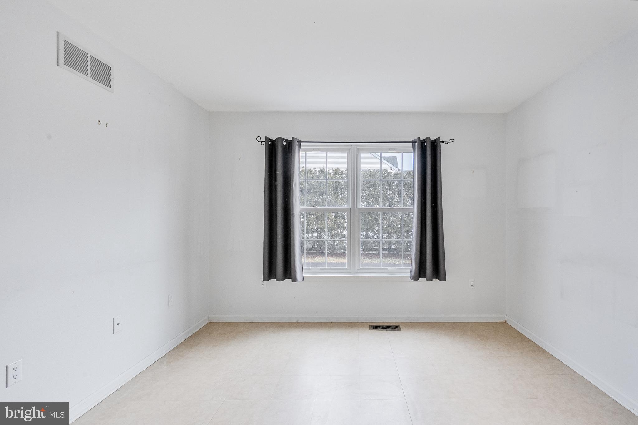 LONGSHORE ESTS - Residential