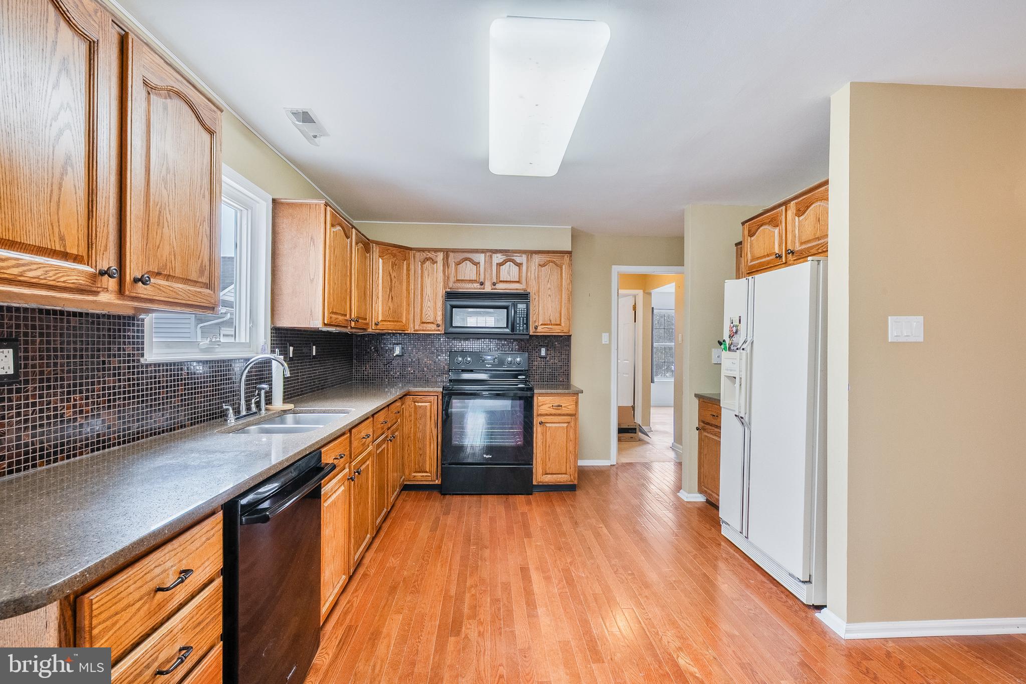 LONGSHORE ESTS - Residential