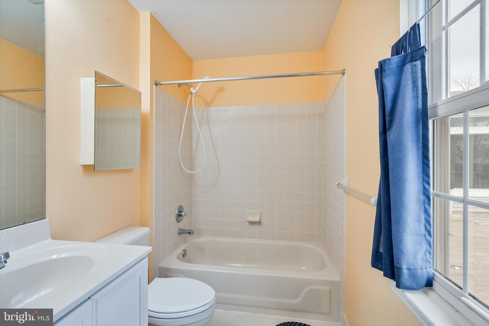 LONGSHORE ESTS - Residential