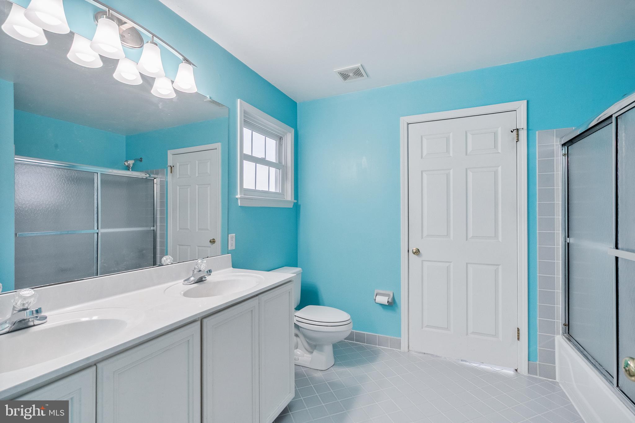 LONGSHORE ESTS - Residential