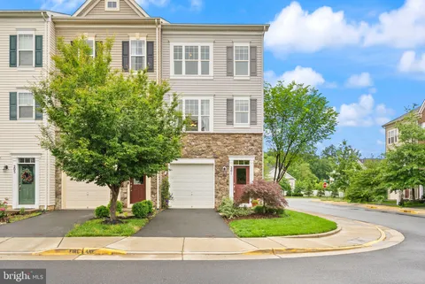 201 Miles Hawk Terrace, Purcellville, VA MLS: VALO2096300