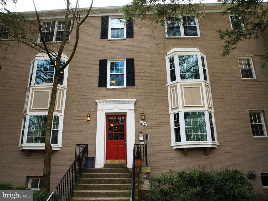 Top Level, Sun Filled unit! Updated Kitchen w/Granite, Updated Bath, Private Balcony, plenty of closet space, Extra storage + Bike storage in basement.  Located just steps away from the Arlington Mill Rec Ctr w/Gym & BBall., Four Mile Run & W & OD Trails.  Drive/ride 3.5 Miles to The Pentagon. ART & Metro Busses just a block away for easy access to METRO. Community Pool. Dogs case by case/no cats.