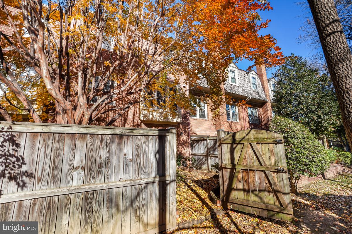 SEMINARY PARK - Residential