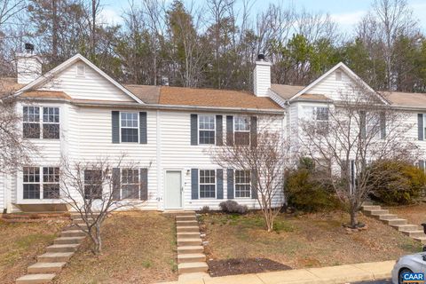 Townhouse For Sale - 972 Towne Ln Ln<br/> Albemarle County, CHARLOTTESVILLE, VA 22901