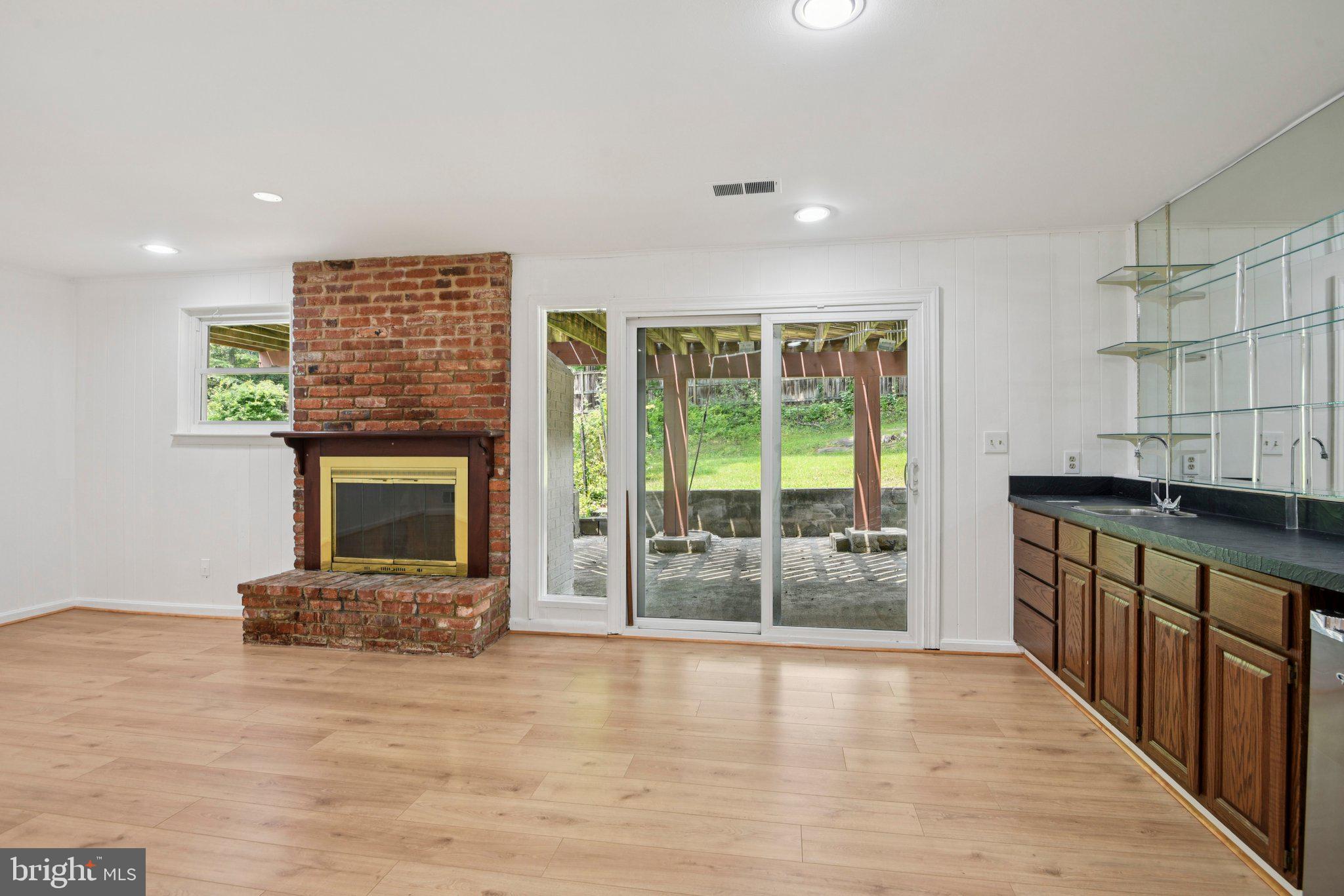 POTOMAC OUTSIDE - Residential