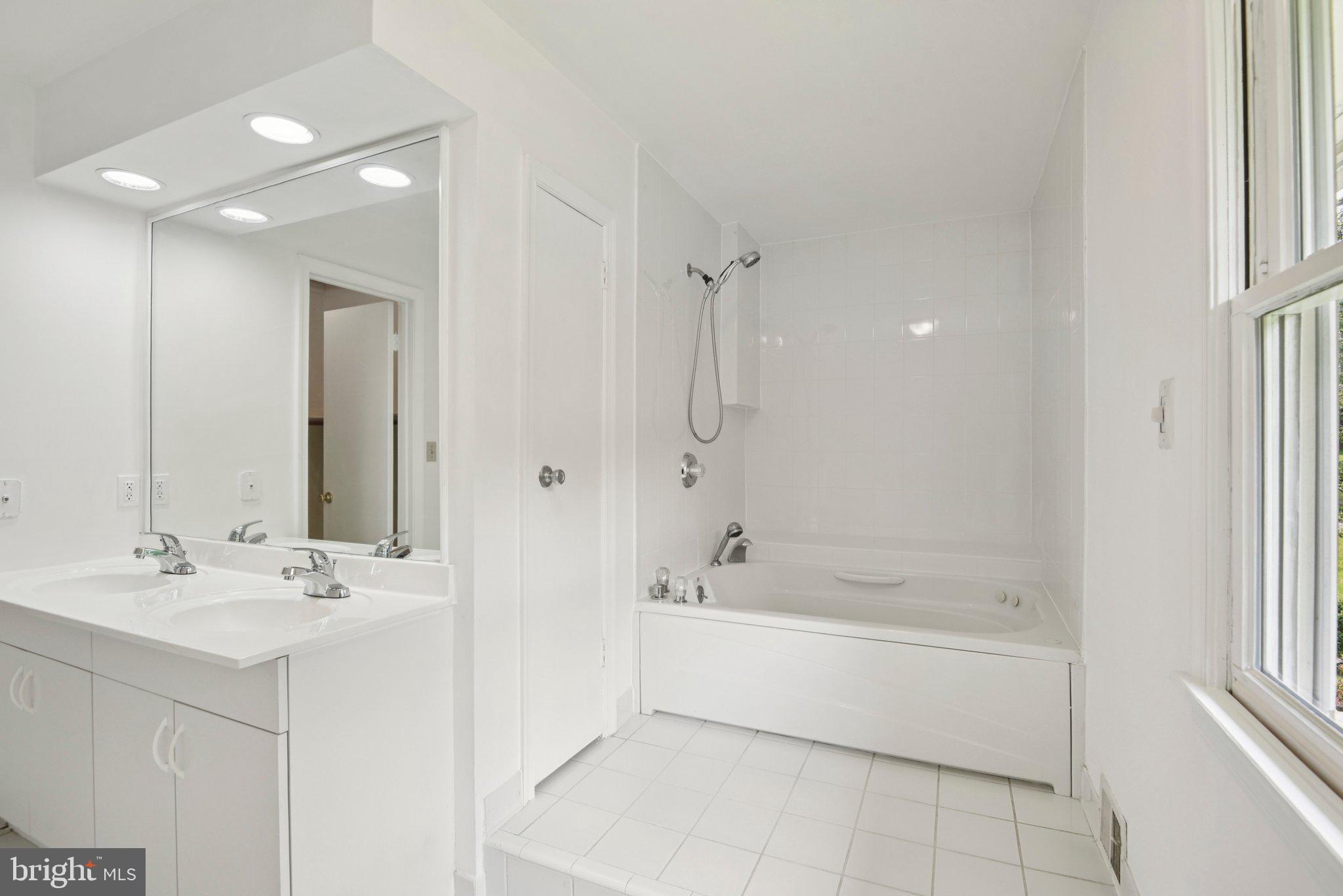 POTOMAC OUTSIDE - Residential