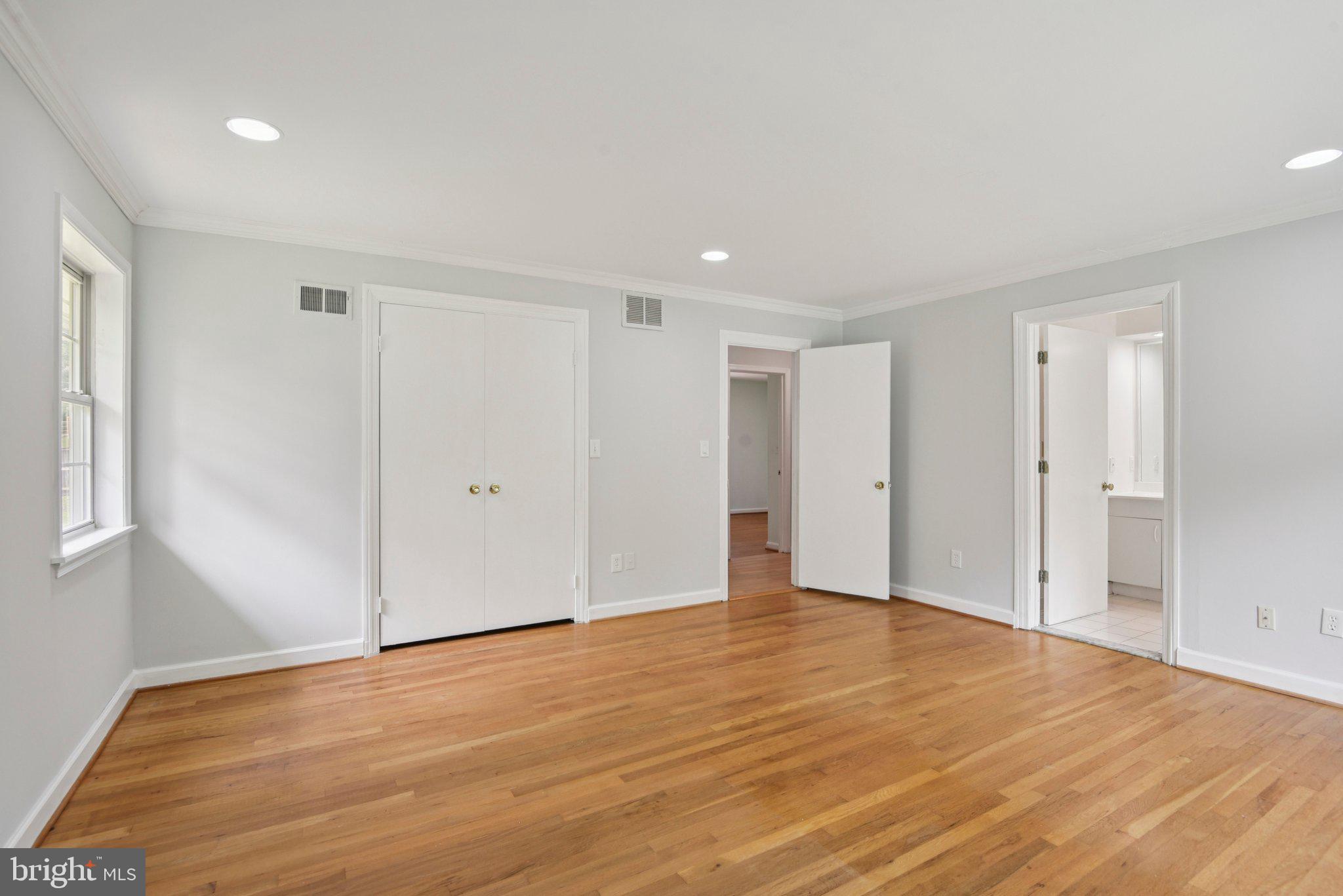 POTOMAC OUTSIDE - Residential